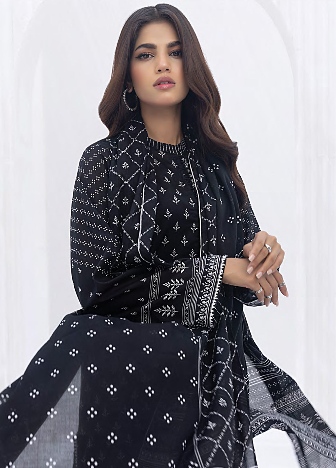 Lakhany Monochrome Printed Lawn Suits Unstitched 3 Piece Suit - LSM24MP LG-SR-0214 Lakhany Monochrome Printed Lawn Suits Unstitched 3 Piece Suit - LSM24MP LG-SR-0214