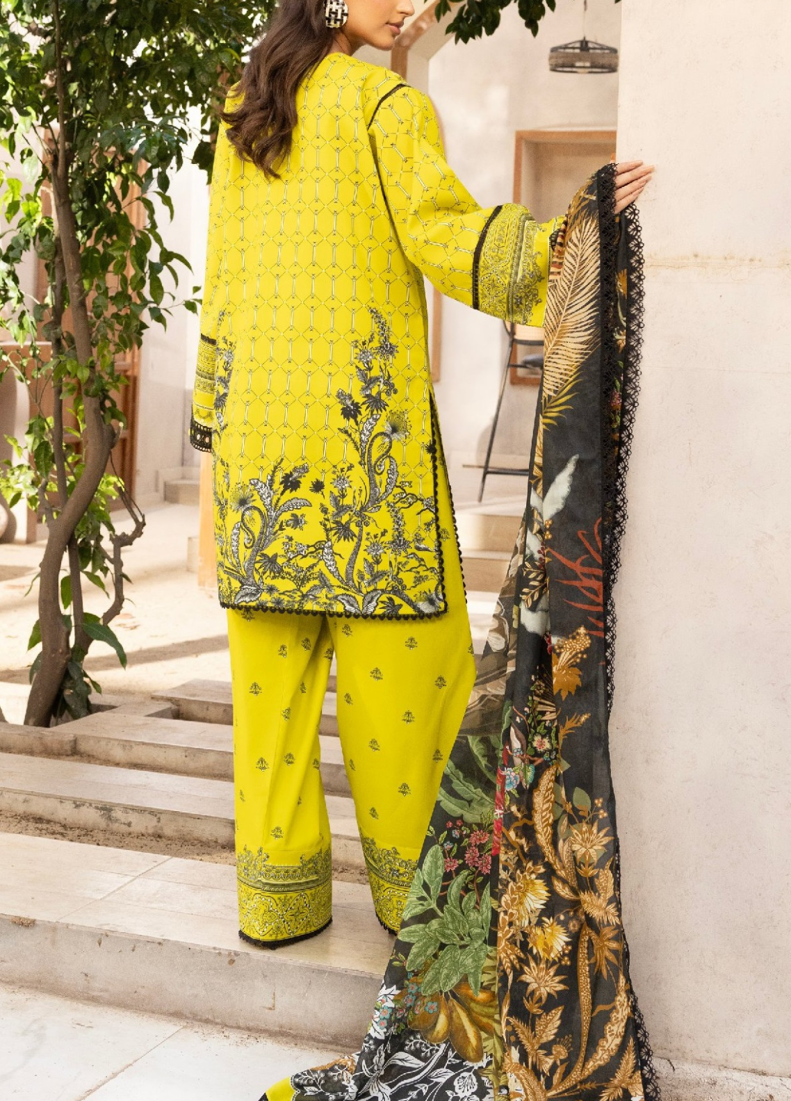 Lara De Flora By Gulmina Embroidered Lawn 3 Piece Unstitched Suit GM26LDF D-03 DAHLIA Lara De Flora By Gulmina Embroidered Lawn 3 Piece Unstitched Suit GM26LDF D-03 DAHLIA