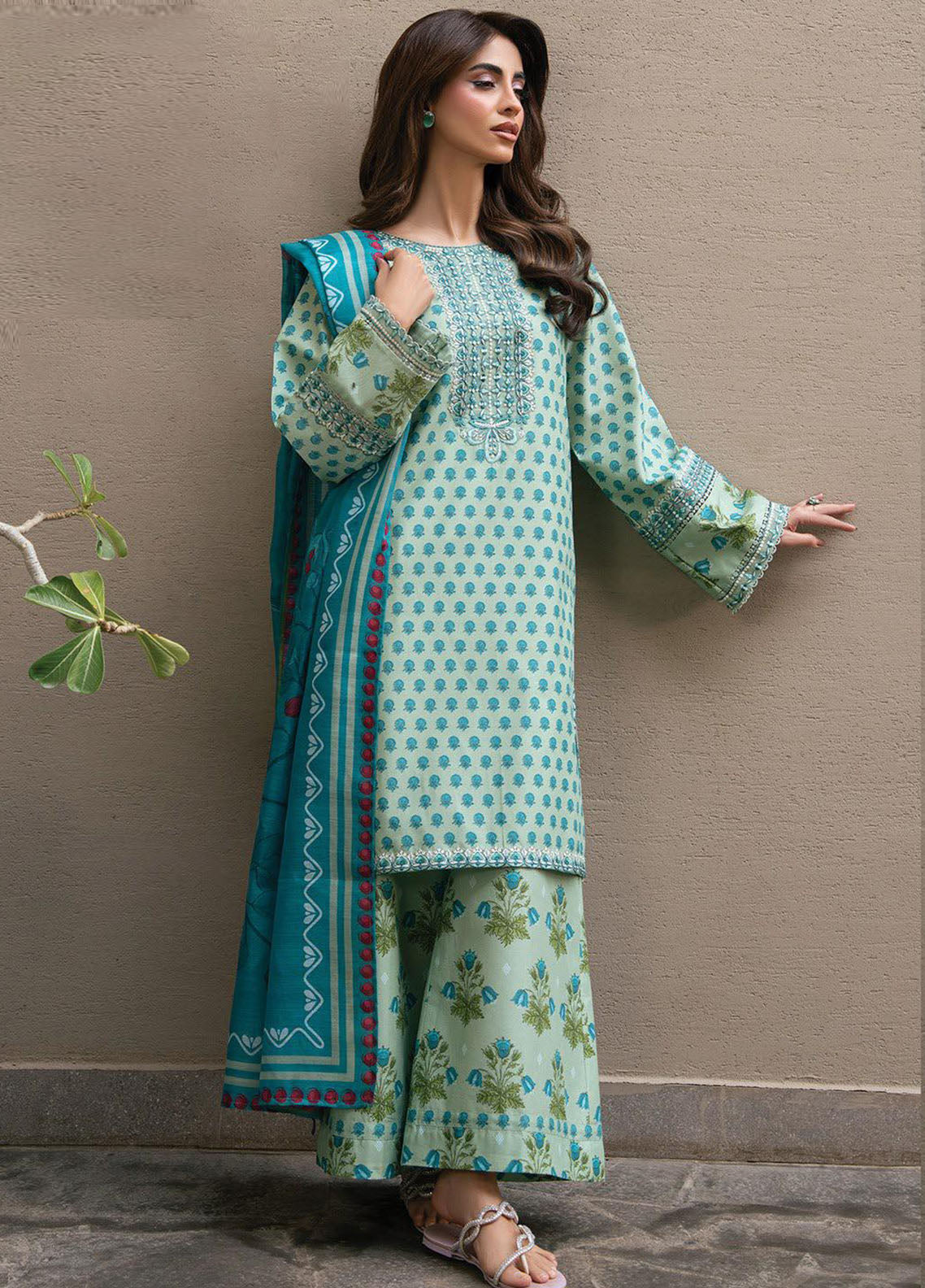 Layana Xenia Luxury Embroidered Lawn 3 Piece Unstitched Suit XE26LS D-04 ZAHARA Layana Xenia Luxury Embroidered Lawn 3 Piece Unstitched Suit XE26LS D-04 ZAHARA