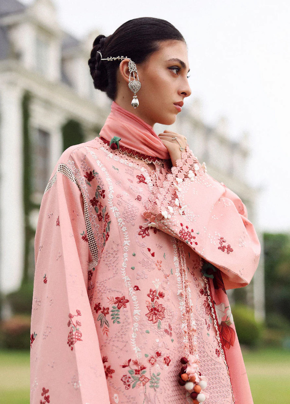 Lilas By Republic Womenswear Luxury Embroidered Lawn 3 Piece Unstitched Suit RW26LSL D-7A VAYRA Lilas By Republic Womenswear Luxury Embroidered Lawn 3 Piece Unstitched Suit RW26LSL D-7A VAYRA