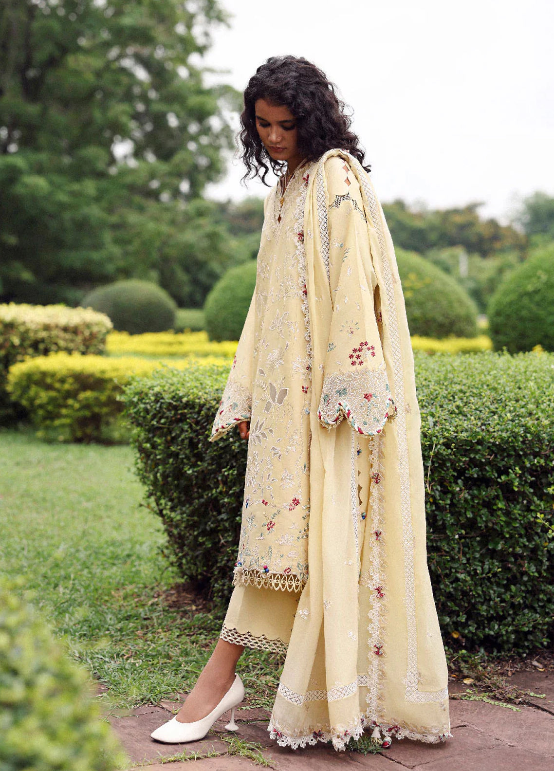 Lilas By Republic Womenswear Luxury Embroidered Lawn 3 Piece Unstitched Suit RW26LSL D-8B ELARIS Lilas By Republic Womenswear Luxury Embroidered Lawn 3 Piece Unstitched Suit RW26LSL D-8B ELARIS