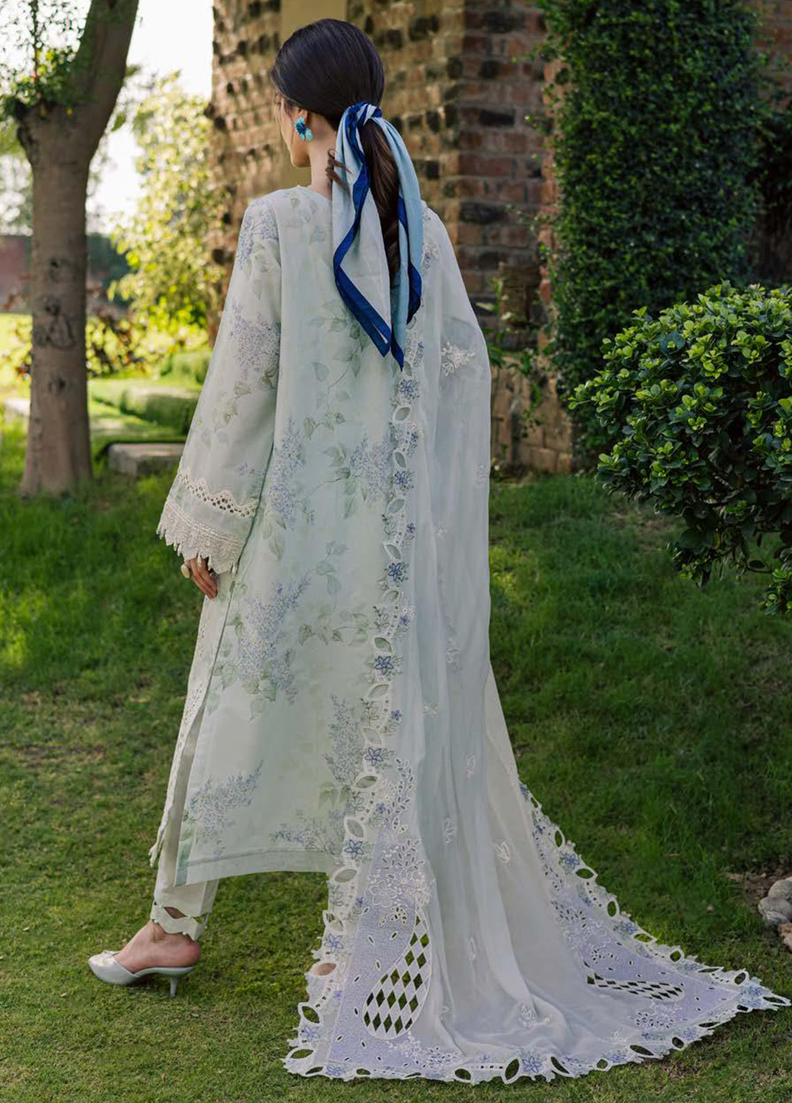 Lily May By Nureh Embroidered Lawn 3 Piece Unstitched Suit NU26LMEP D-NE-262 Lily May By Nureh Embroidered Lawn 3 Piece Unstitched Suit NU26LMEP D-NE-262