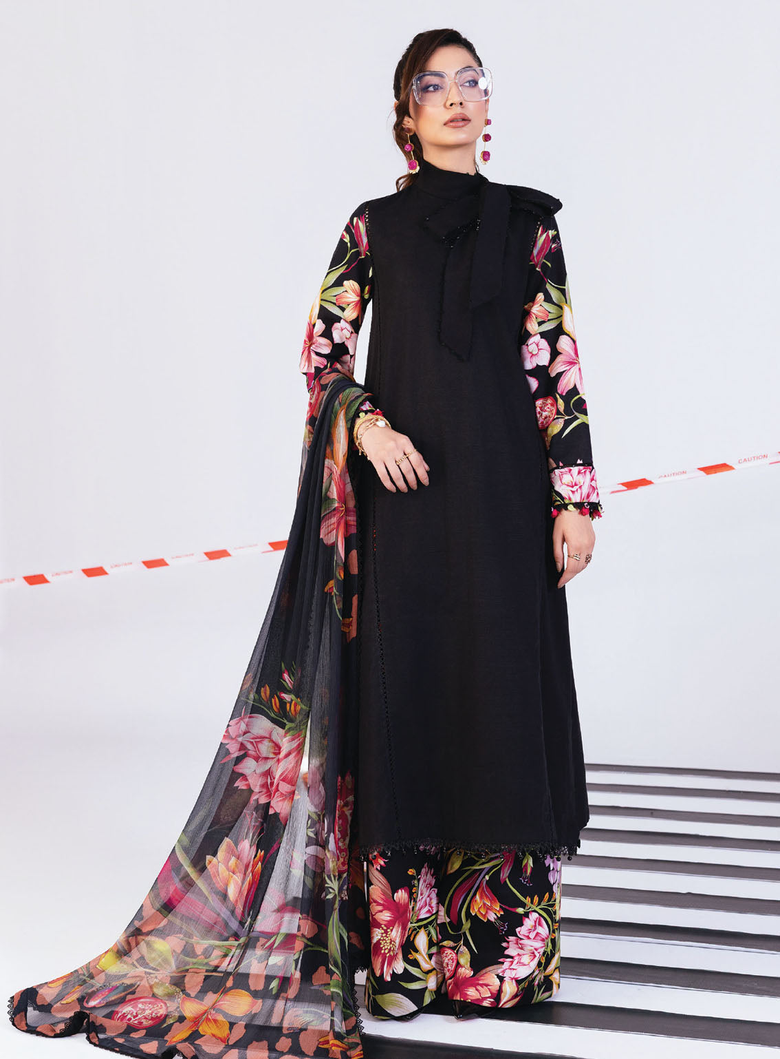 M Basic By Maria B Printed Slub Khaddar Suits Unstitched 3 Piece - MB25WU MB-CUS25-1101B M Basic By Maria B Printed Slub Khaddar Suits Unstitched 3 Piece - MB25WU MB-CUS25-1101B