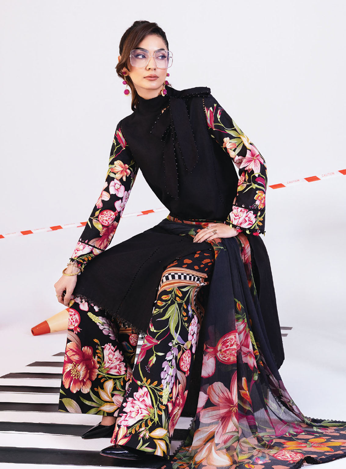 M Basic By Maria B Printed Slub Khaddar Suits Unstitched 3 Piece - MB25WU MB-CUS25-1101B M Basic By Maria B Printed Slub Khaddar Suits Unstitched 3 Piece - MB25WU MB-CUS25-1101B