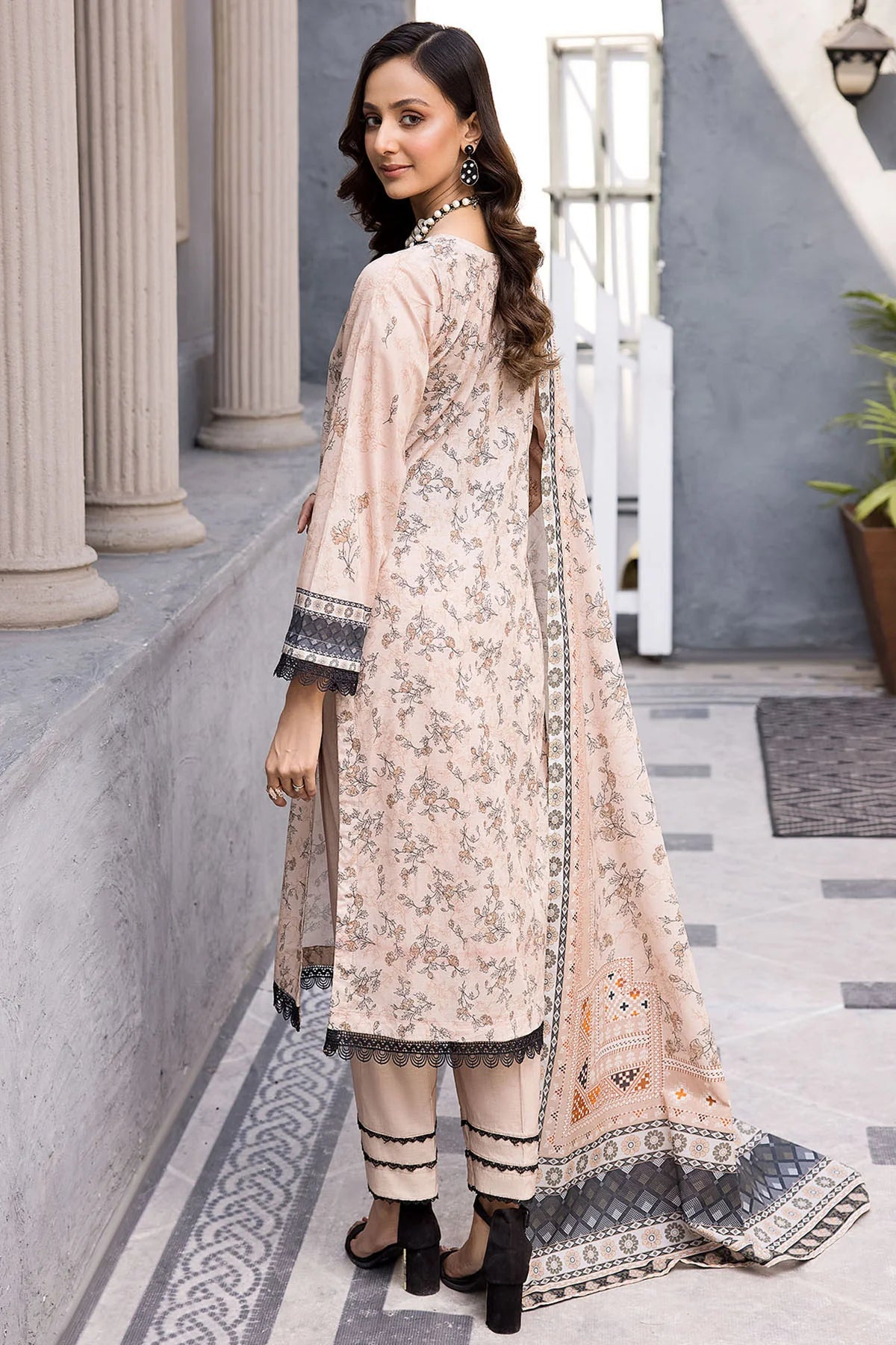 D#3723 Motifz Rang Digital Printed Lawn Collection 523 D#3723 Motifz Rang Digital Printed Lawn Collection 523