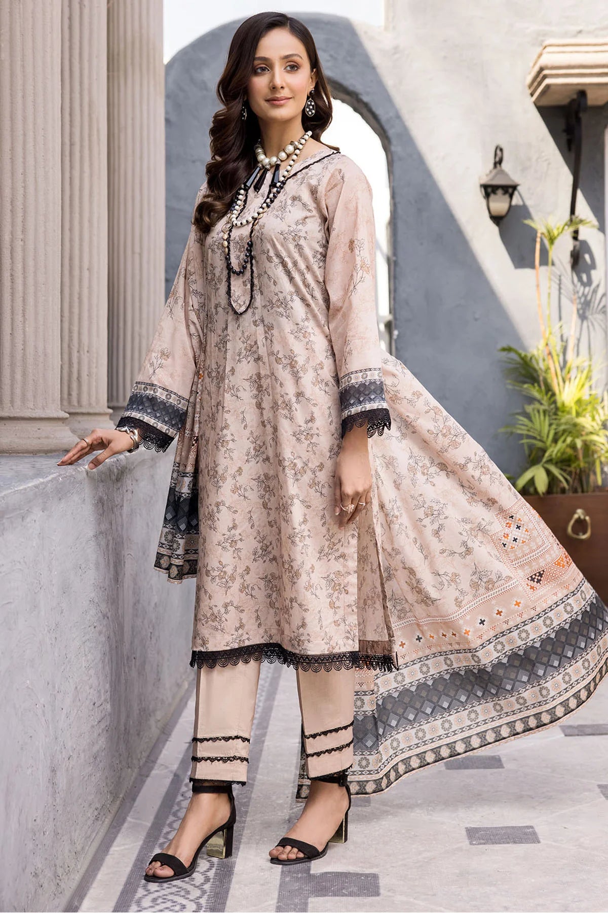 D#3723 Motifz Rang Digital Printed Lawn Collection 523 D#3723 Motifz Rang Digital Printed Lawn Collection 523