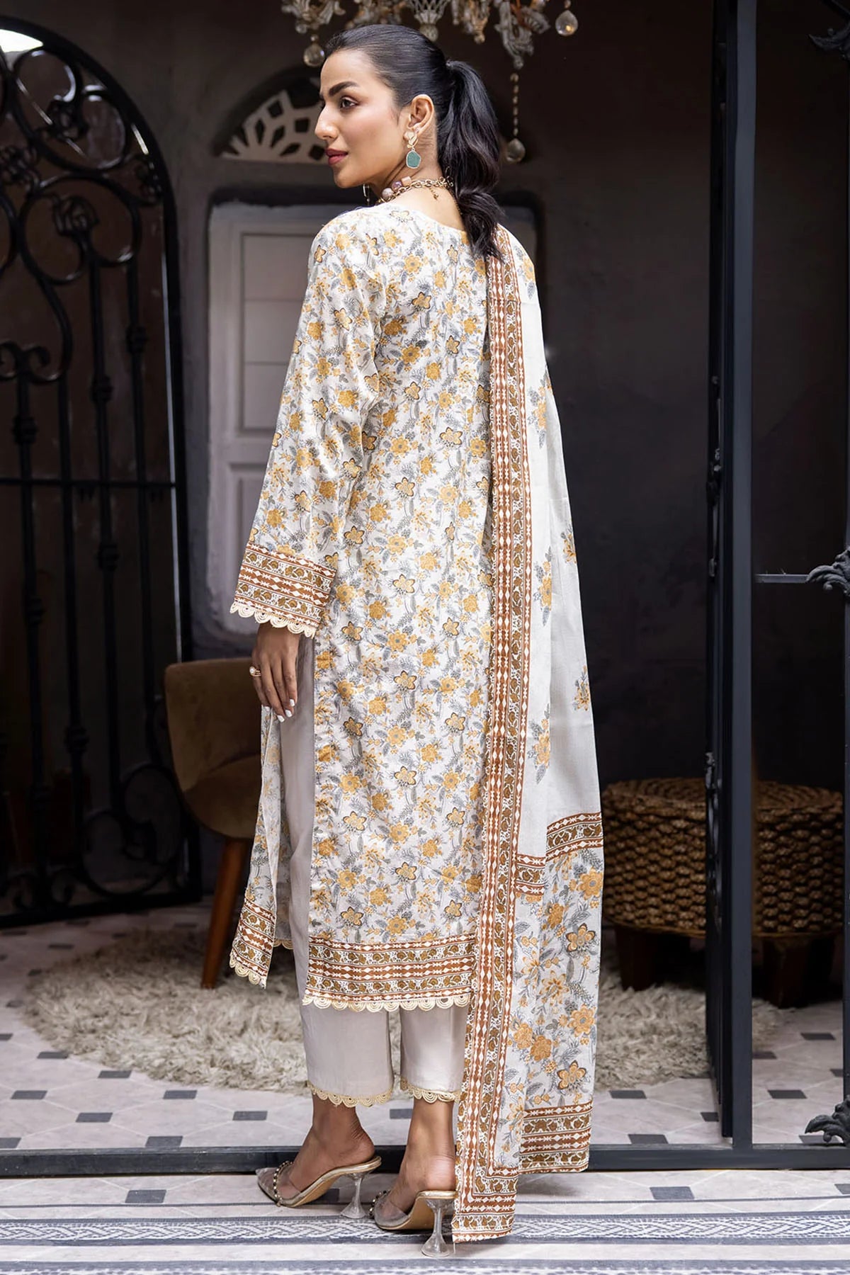 D#3724 Motifz Rang Digital Printed Lawn Collection 523 D#3724 Motifz Rang Digital Printed Lawn Collection 523