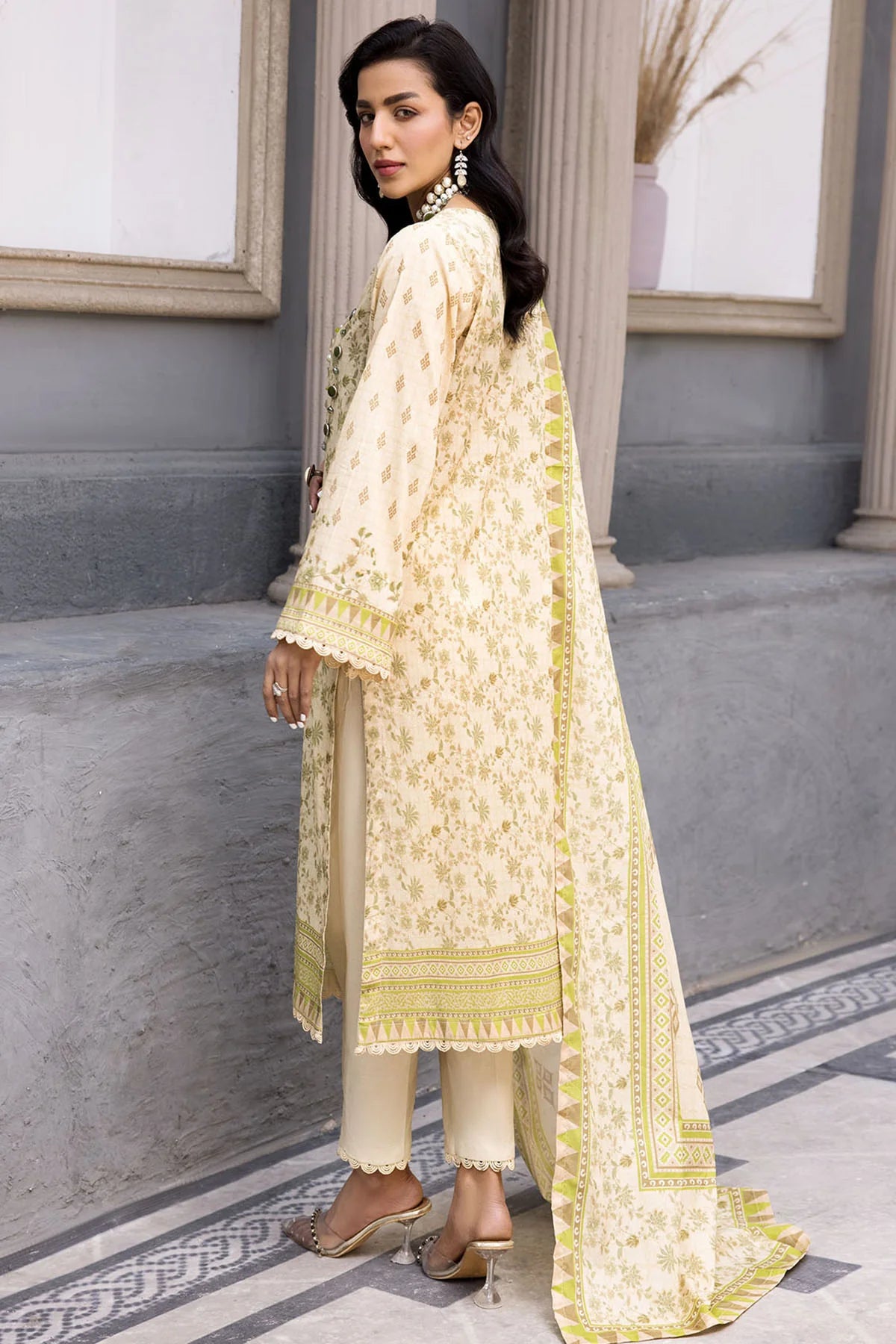 D#3726 Motifz Rang Digital Printed Lawn Collection 523 D#3726 Motifz Rang Digital Printed Lawn Collection 523