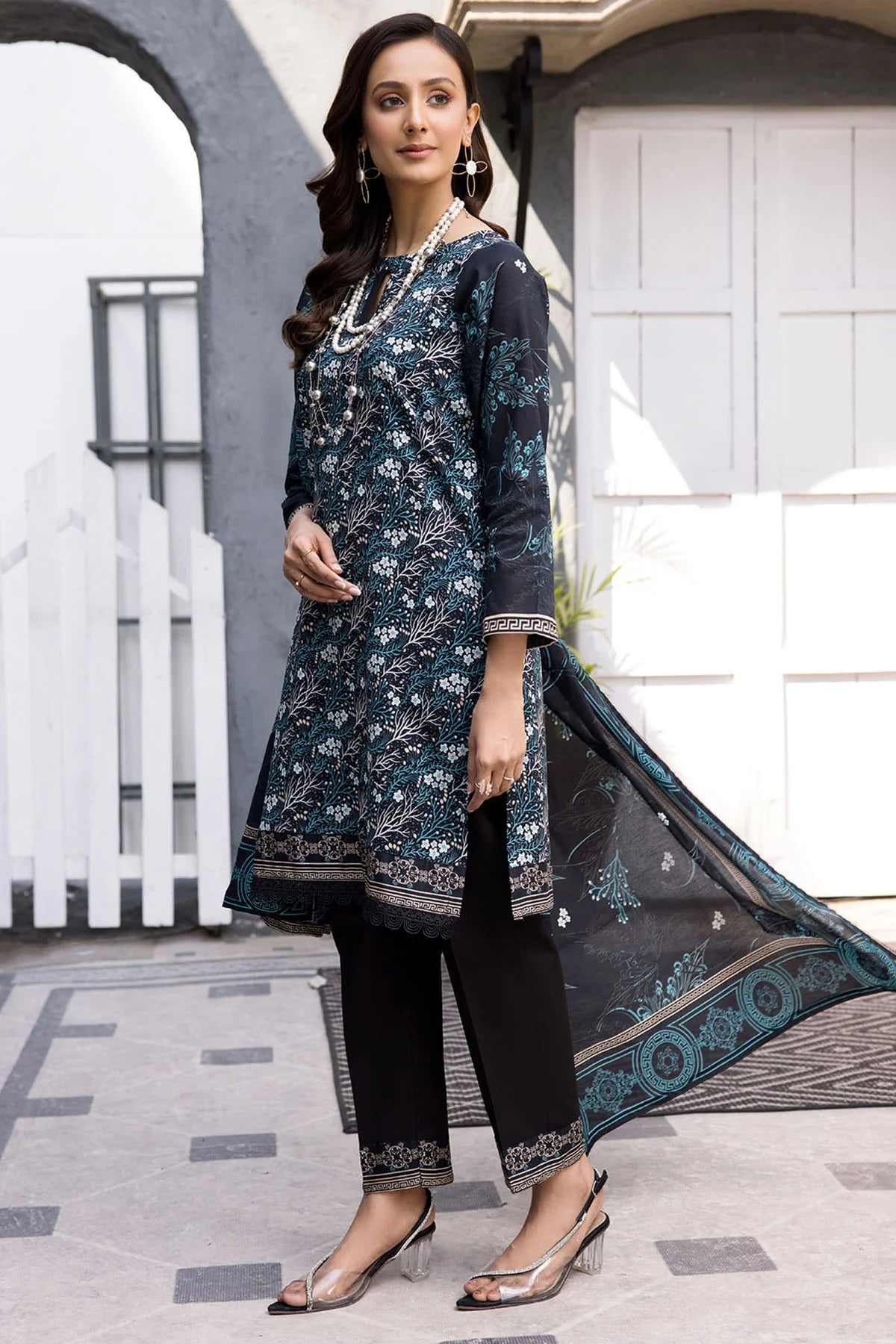 D#3731 Motifz Rang Digital Printed Lawn Collection 523 D#3731 Motifz Rang Digital Printed Lawn Collection 523