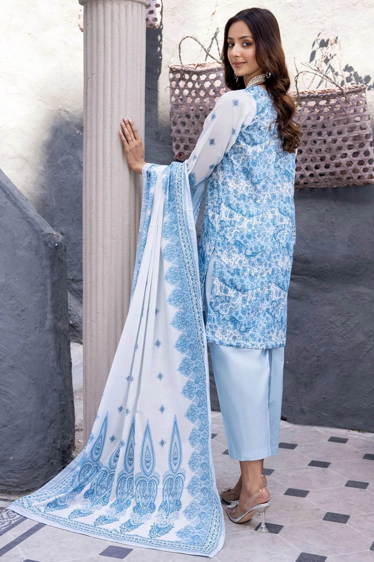 D#3732 Motifz Rang Digital Printed Lawn Collection 523 D#3732 Motifz Rang Digital Printed Lawn Collection 523