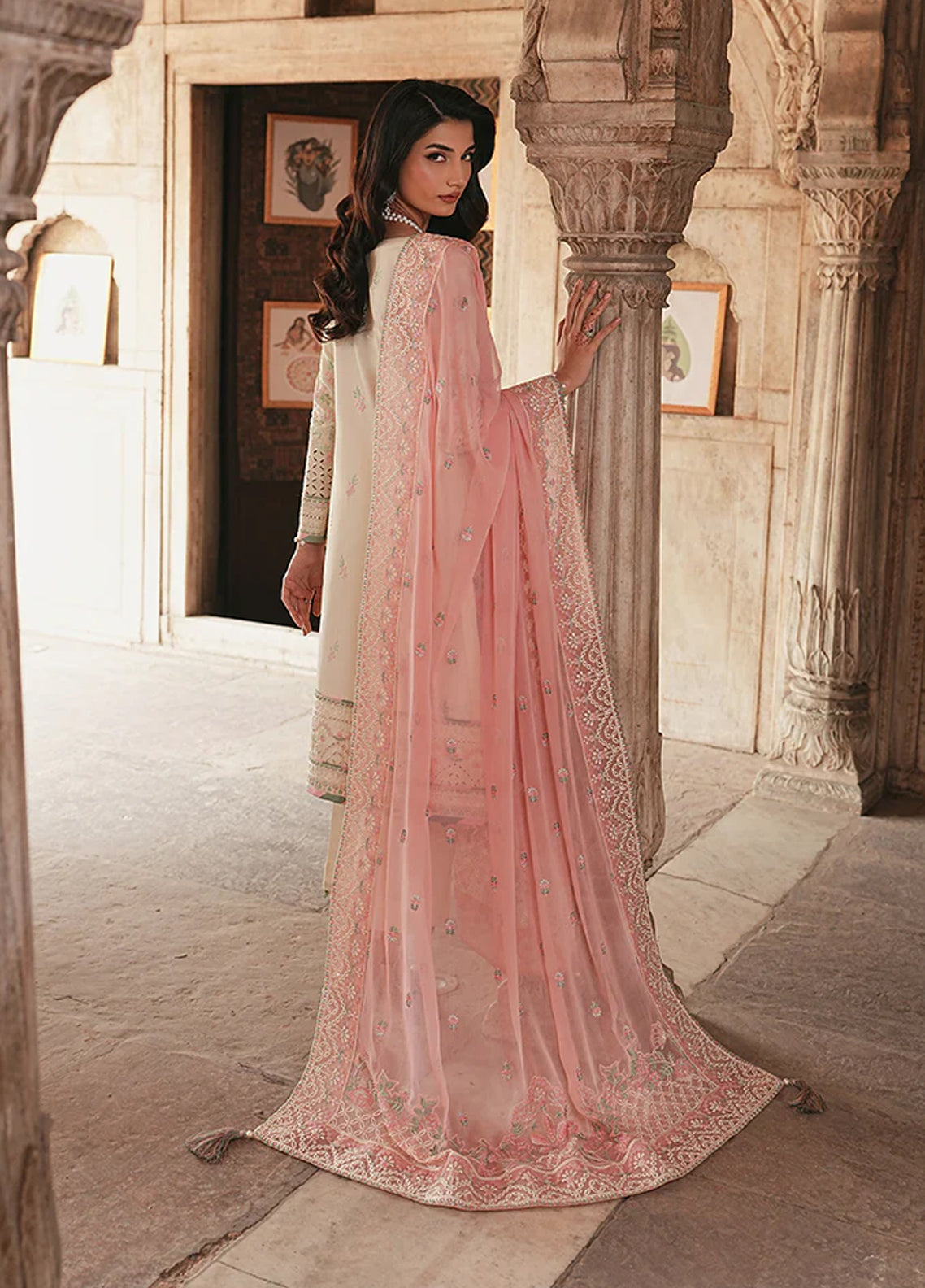 Maisone By Gulaal Luxury Embroidered Lawn 3 Piece Unstitched Suit GL26DLLV1 D-12 NOIREA Maisone By Gulaal Luxury Embroidered Lawn 3 Piece Unstitched Suit GL26DLLV1 D-12 NOIREA