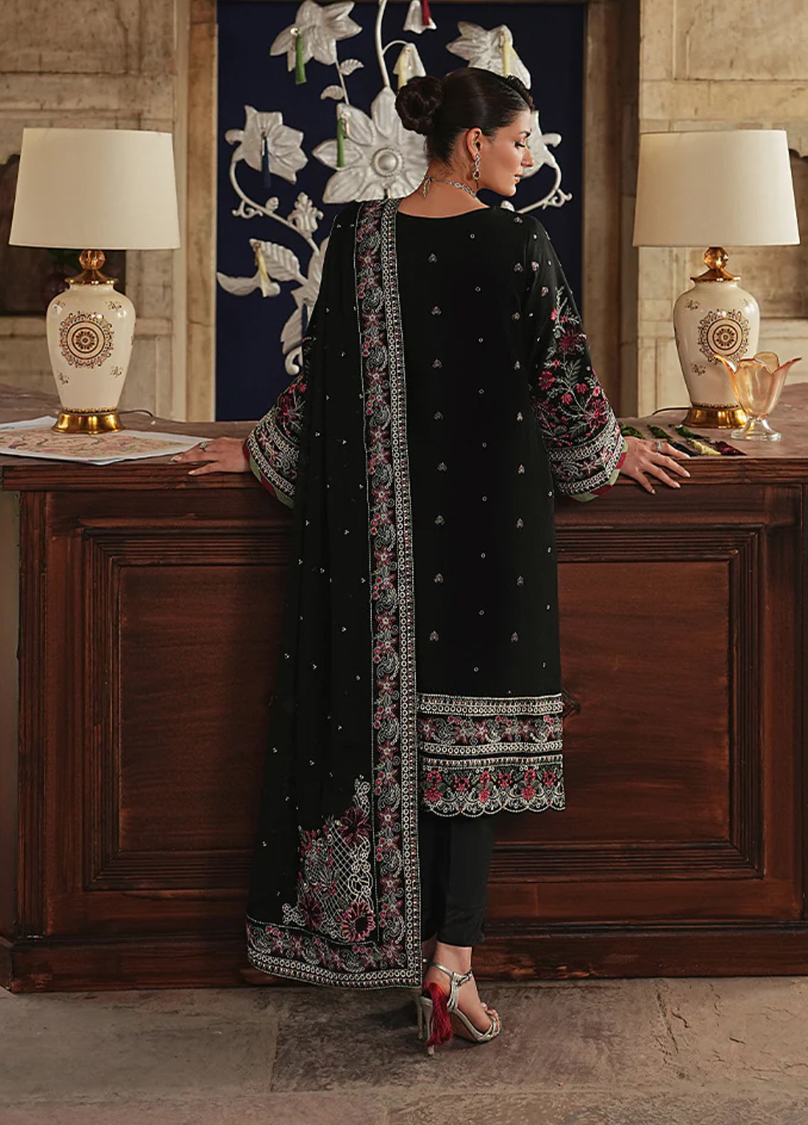 Maisone By Gulaal Luxury Embroidered Lawn 3 Piece Unstitched Suit GL26DLLV1 D-13 AZIELE Maisone By Gulaal Luxury Embroidered Lawn 3 Piece Unstitched Suit GL26DLLV1 D-13 AZIELE