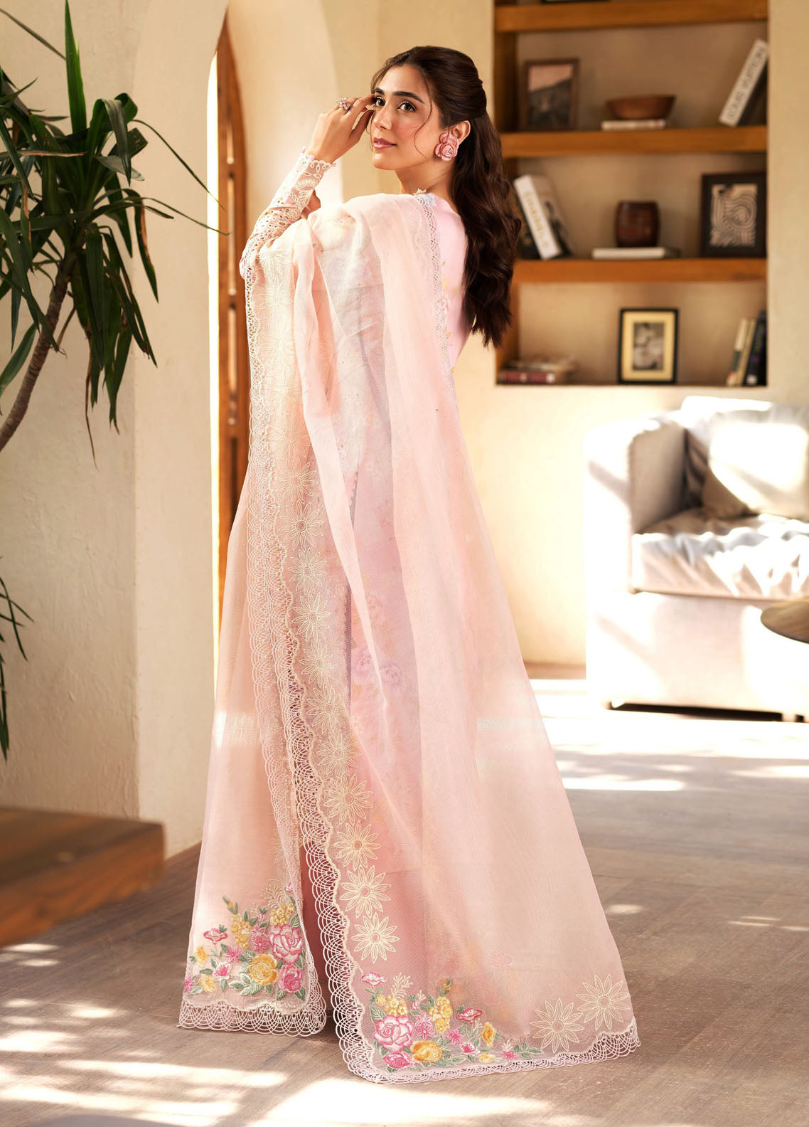 Maryum Hussain Embroidered Lawn Suits Unstitched 3 Piece - MH25LL 01 DIMPLE Maryum Hussain Embroidered Lawn Suits Unstitched 3 Piece - MH25LL 01 DIMPLE