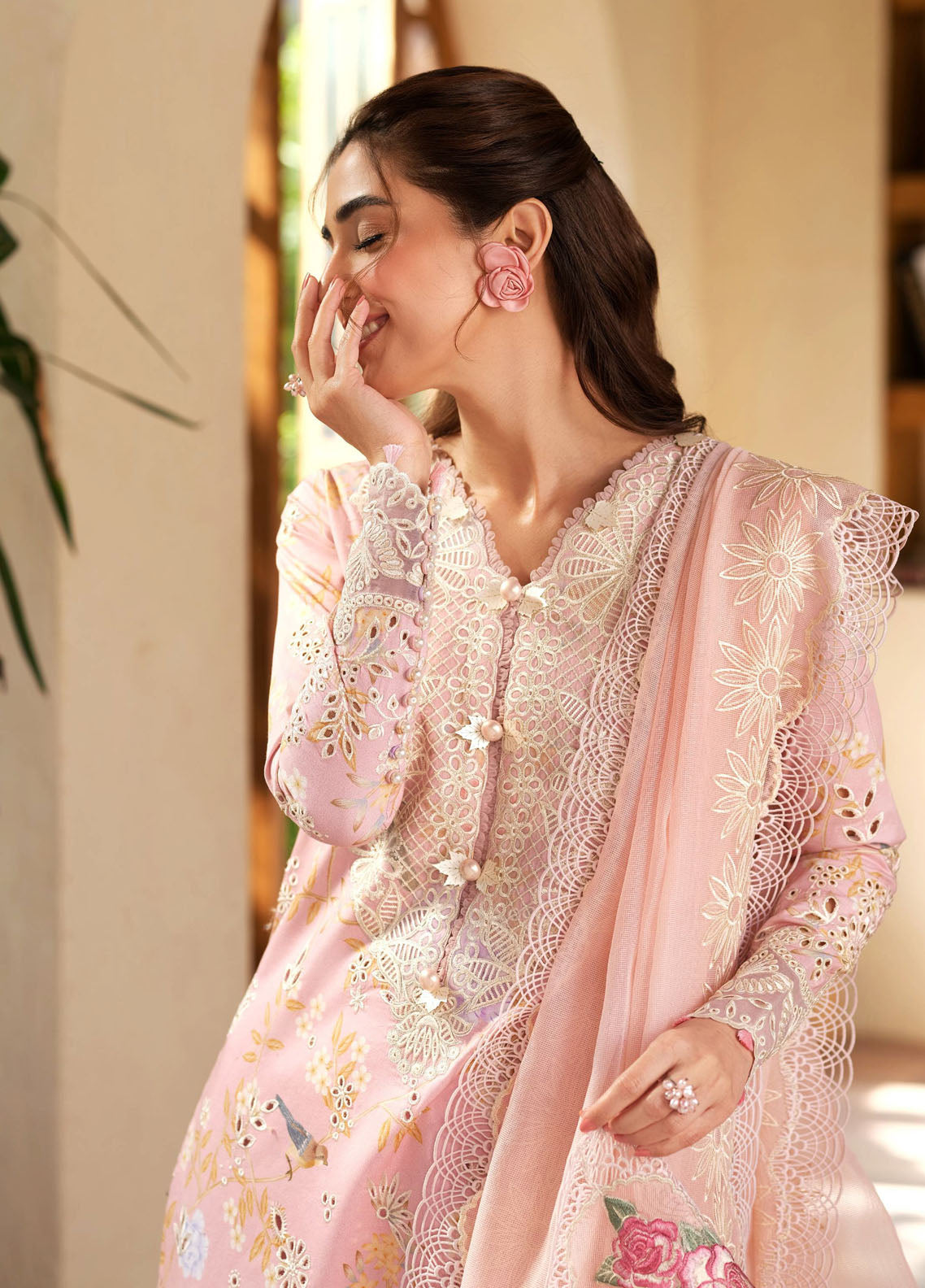 Maryum Hussain Embroidered Lawn Suits Unstitched 3 Piece - MH25LL 01 DIMPLE Maryum Hussain Embroidered Lawn Suits Unstitched 3 Piece - MH25LL 01 DIMPLE
