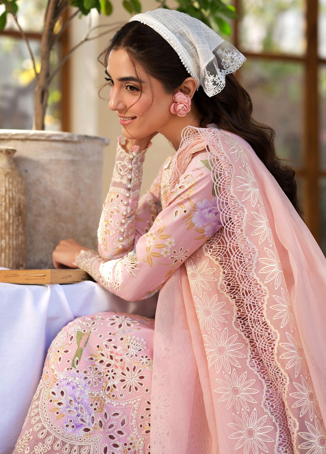 Maryum Hussain Embroidered Lawn Suits Unstitched 3 Piece - MH25LL 01 DIMPLE Maryum Hussain Embroidered Lawn Suits Unstitched 3 Piece - MH25LL 01 DIMPLE