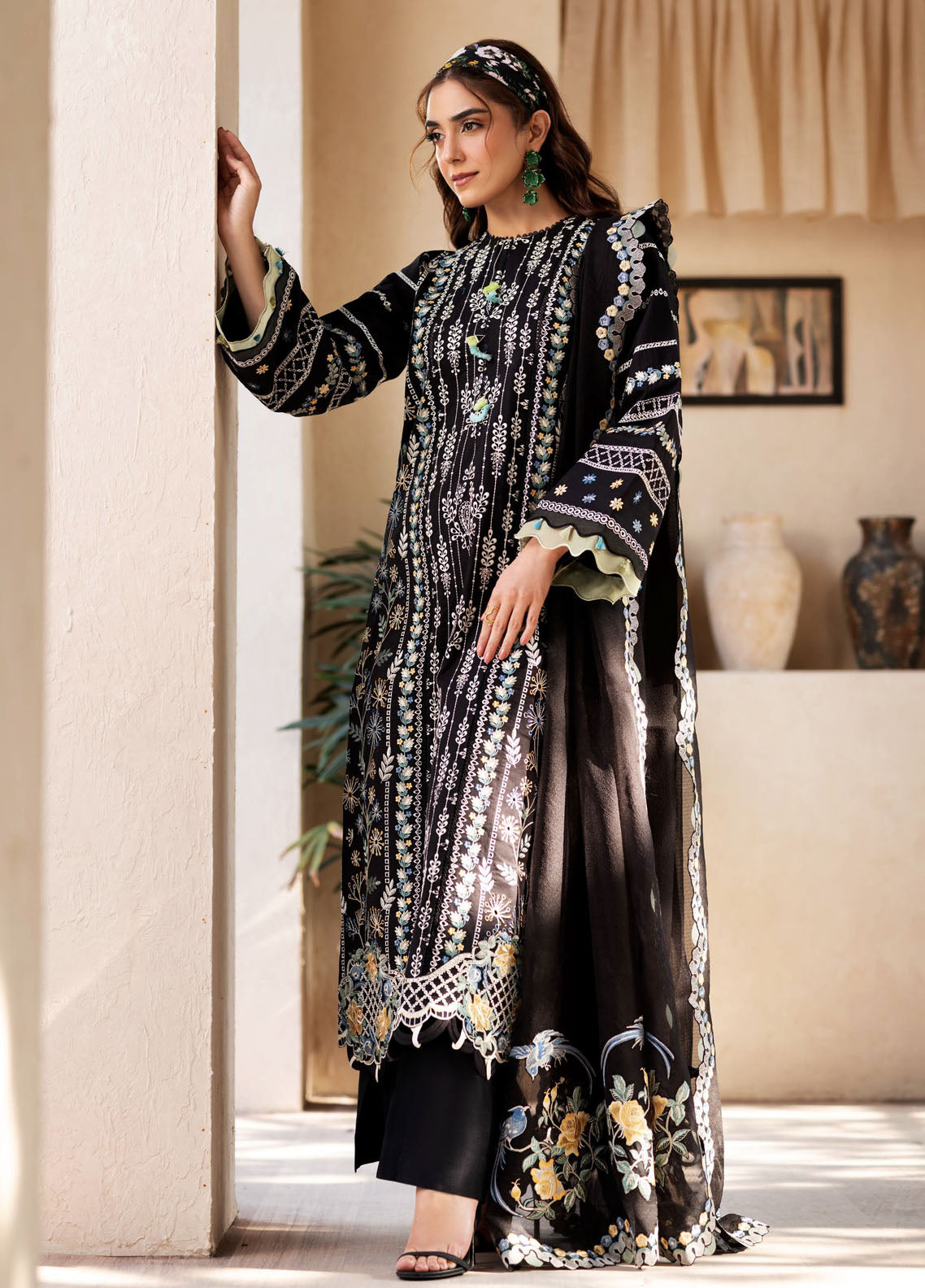 Maryum Hussain Embroidered Lawn Suits Unstitched 3 Piece - MH25LL 03 DAWN Maryum Hussain Embroidered Lawn Suits Unstitched 3 Piece - MH25LL 03 DAWN