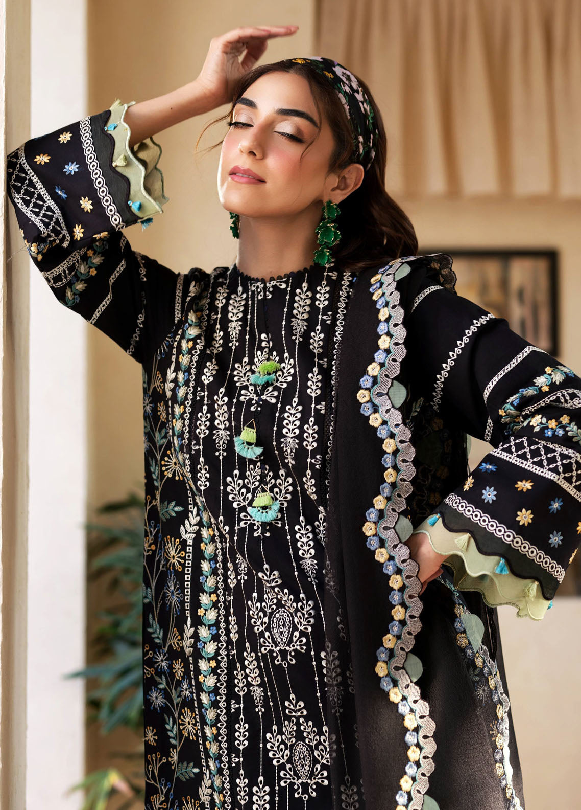 Maryum Hussain Embroidered Lawn Suits Unstitched 3 Piece - MH25LL 03 DAWN Maryum Hussain Embroidered Lawn Suits Unstitched 3 Piece - MH25LL 03 DAWN