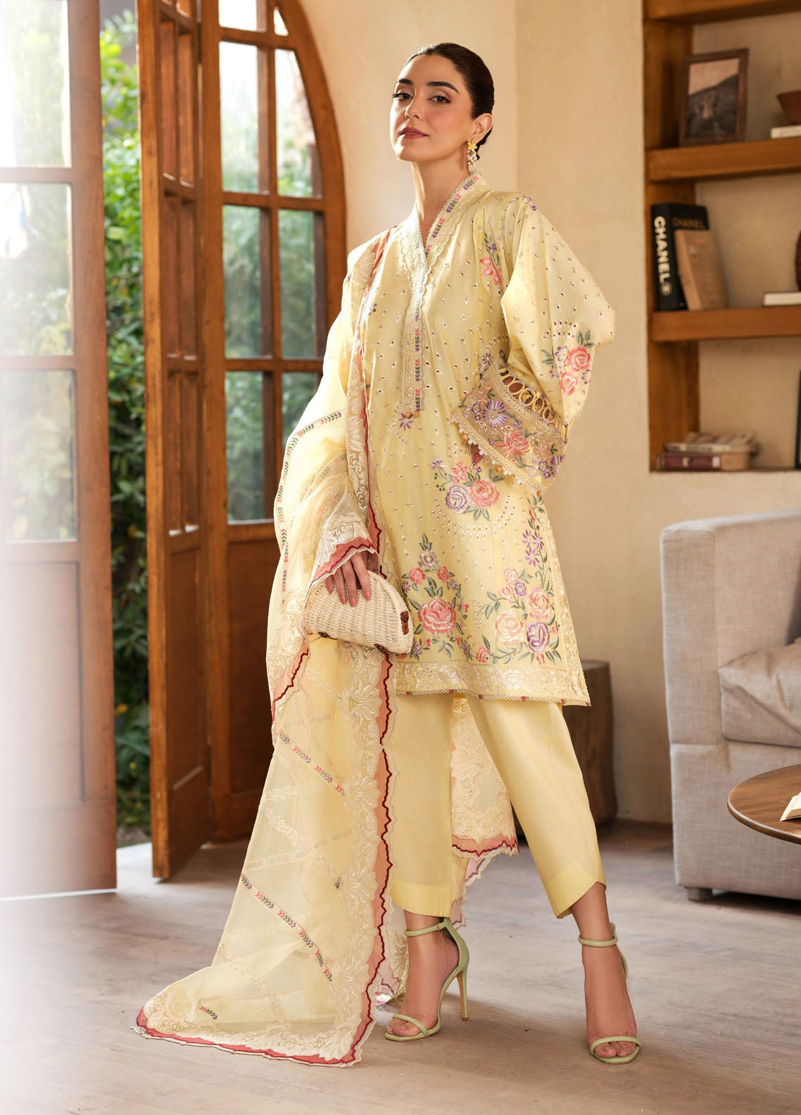 Maryum Hussain Embroidered Lawn Suits Unstitched 3 Piece - MH25LL 04 LEMON GARDEN Maryum Hussain Embroidered Lawn Suits Unstitched 3 Piece - MH25LL 04 LEMON GARDEN
