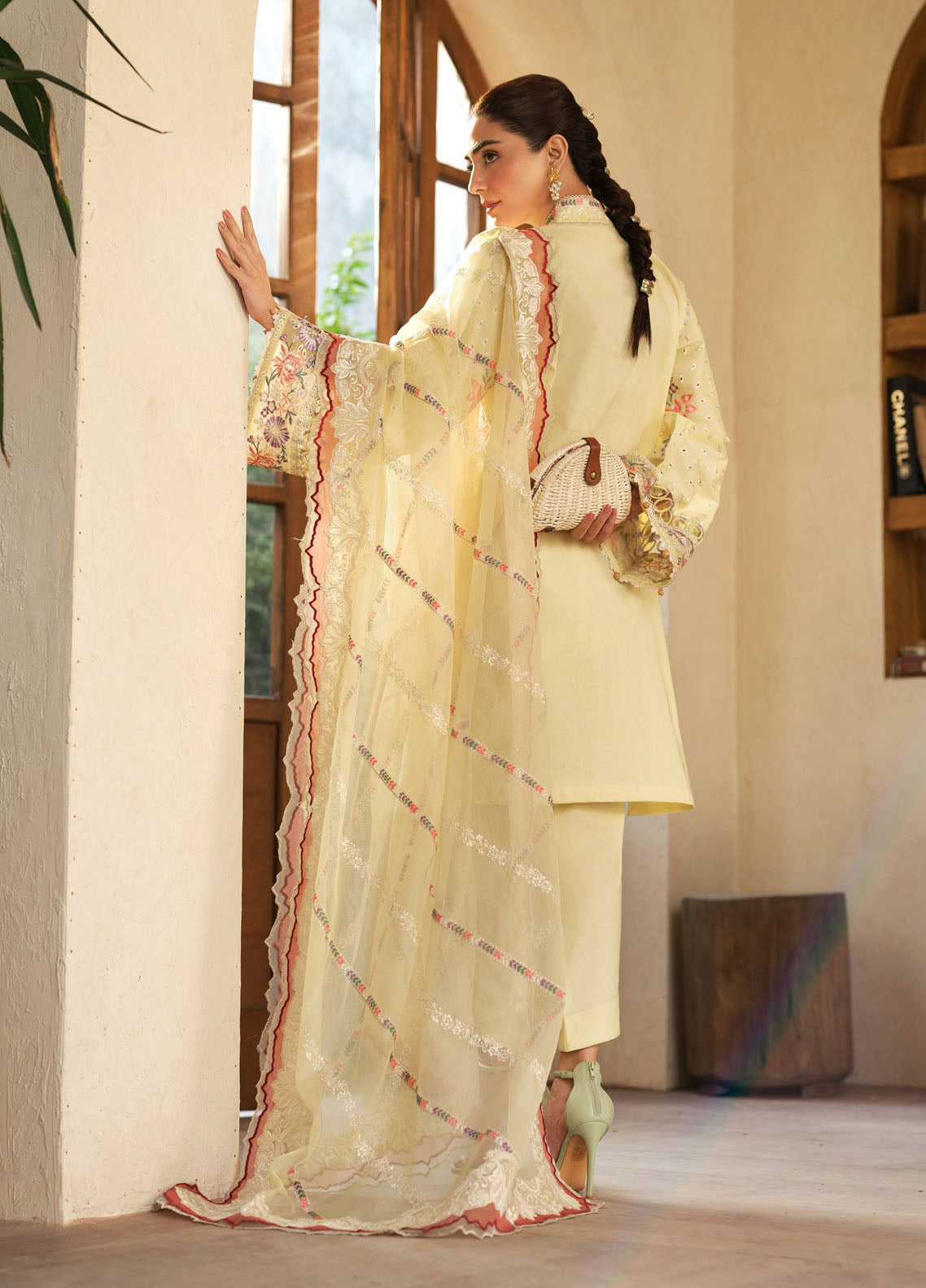 Maryum Hussain Embroidered Lawn Suits Unstitched 3 Piece - MH25LL 04 LEMON GARDEN Maryum Hussain Embroidered Lawn Suits Unstitched 3 Piece - MH25LL 04 LEMON GARDEN