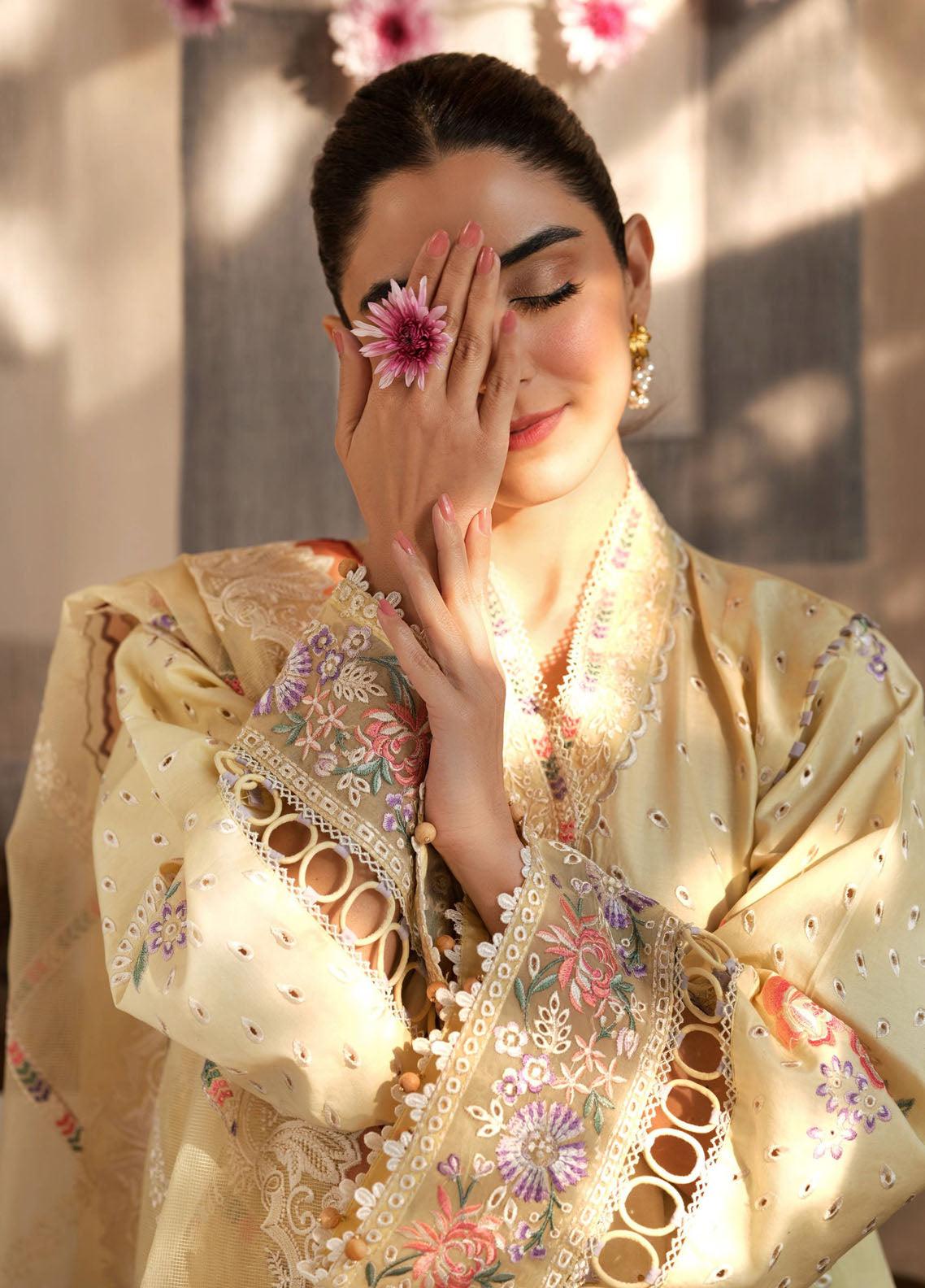 Maryum Hussain Embroidered Lawn Suits Unstitched 3 Piece - MH25LL 04 LEMON GARDEN Maryum Hussain Embroidered Lawn Suits Unstitched 3 Piece - MH25LL 04 LEMON GARDEN