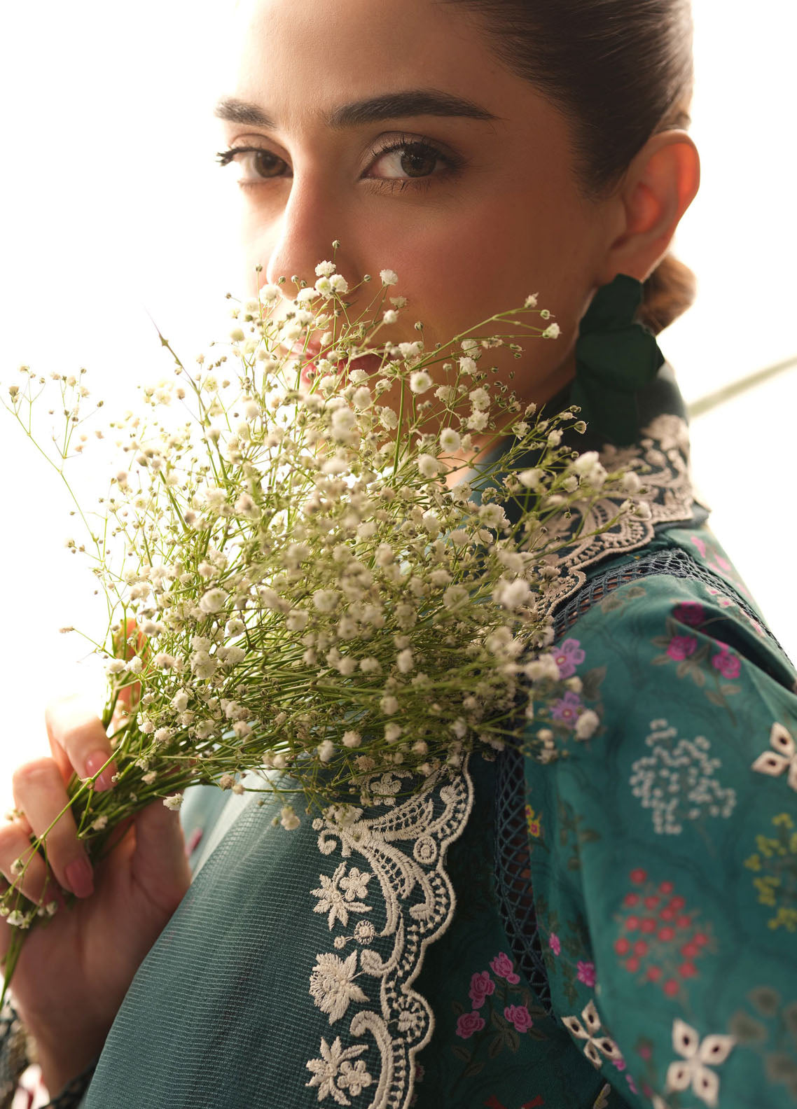 Maryum Hussain Embroidered Lawn Suits Unstitched 3 Piece - MH25LL 05 SEASHELL Maryum Hussain Embroidered Lawn Suits Unstitched 3 Piece - MH25LL 05 SEASHELL