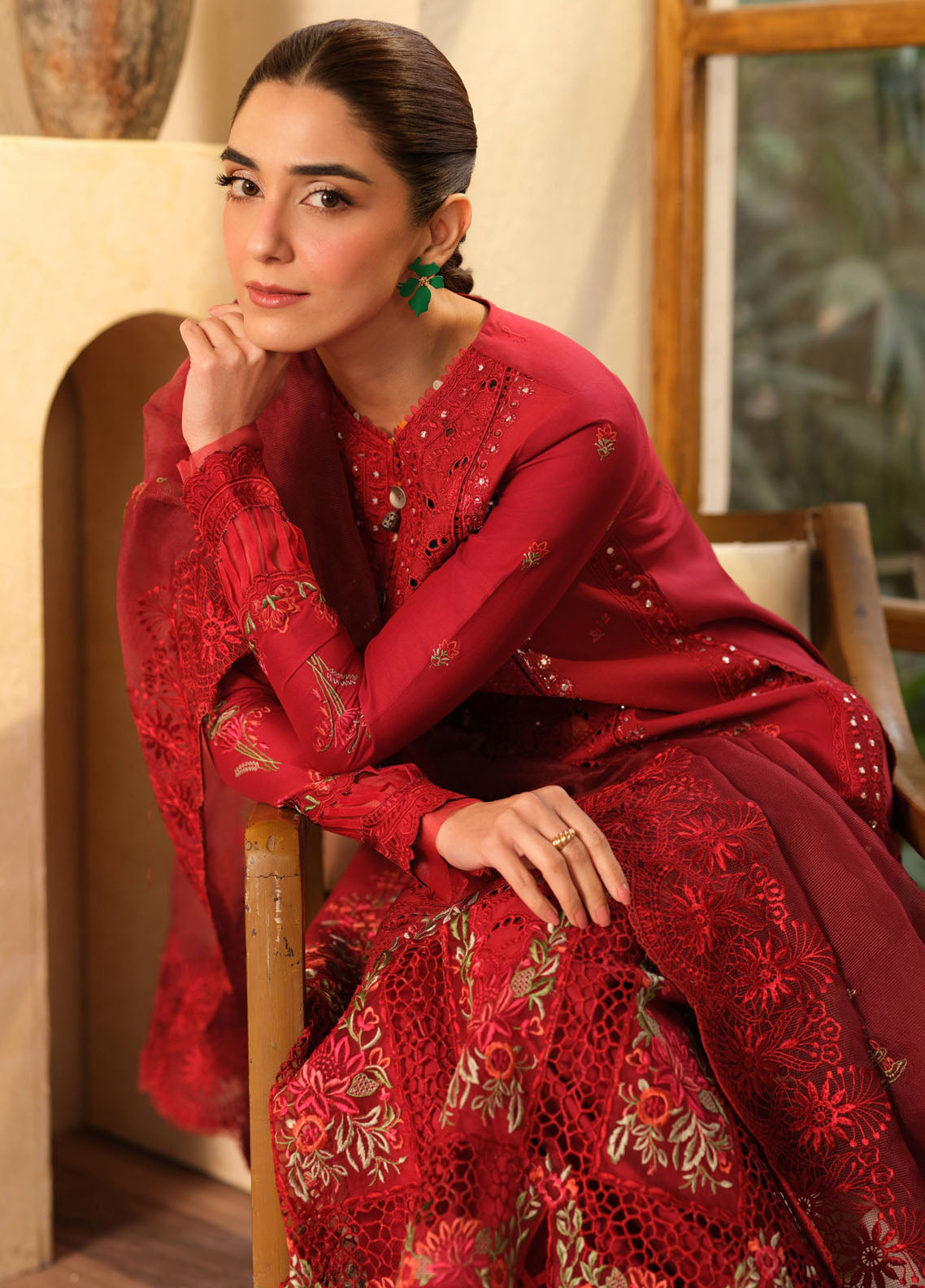 Maryum Hussain Embroidered Lawn Suits Unstitched 3 Piece - MH25LL 06 BERRY Maryum Hussain Embroidered Lawn Suits Unstitched 3 Piece - MH25LL 06 BERRY