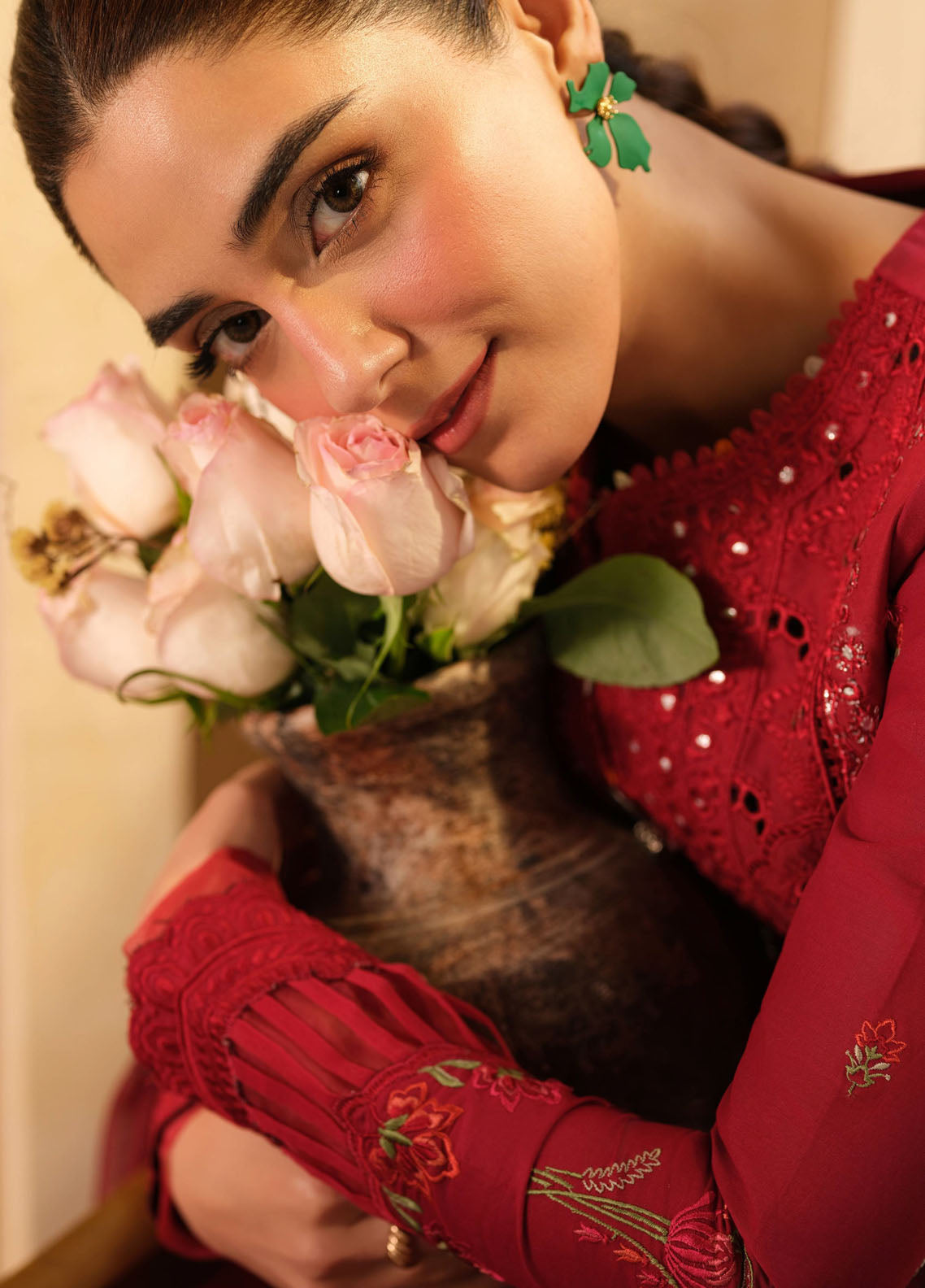 Maryum Hussain Embroidered Lawn Suits Unstitched 3 Piece - MH25LL 06 BERRY Maryum Hussain Embroidered Lawn Suits Unstitched 3 Piece - MH25LL 06 BERRY