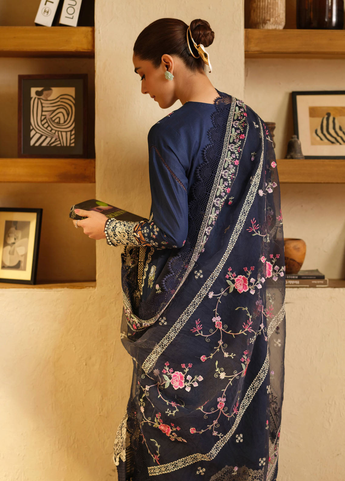 Maryum Hussain Embroidered Lawn Suits Unstitched 3 Piece - MH25LL 07 TWILIGHT Maryum Hussain Embroidered Lawn Suits Unstitched 3 Piece - MH25LL 07 TWILIGHT