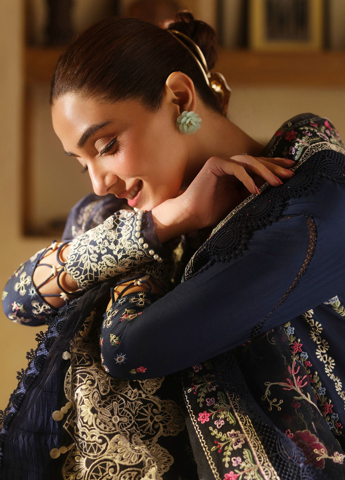 Maryum Hussain Embroidered Lawn Suits Unstitched 3 Piece - MH25LL 07 TWILIGHT Maryum Hussain Embroidered Lawn Suits Unstitched 3 Piece - MH25LL 07 TWILIGHT