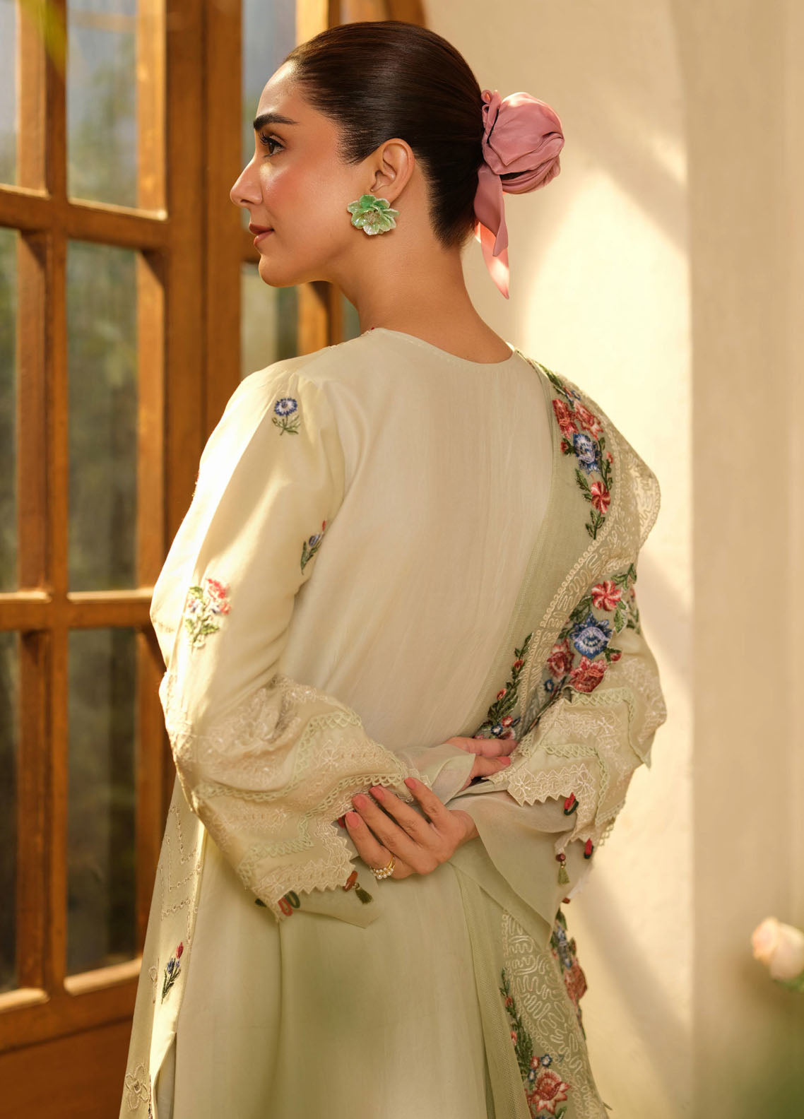 Maryum Hussain Embroidered Lawn Suits Unstitched 3 Piece - MH25LL 08 MINT Maryum Hussain Embroidered Lawn Suits Unstitched 3 Piece - MH25LL 08 MINT