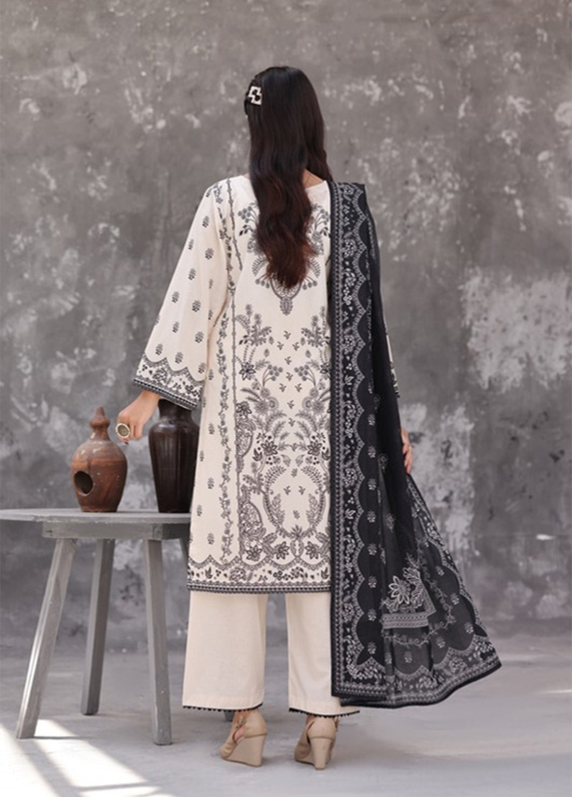 Maya By Aizal Printed Cambric 3 Piece Stitched Suit AL26MCV1 D-05 Maya By Aizal Printed Cambric 3 Piece Stitched Suit AL26MCV1 D-05