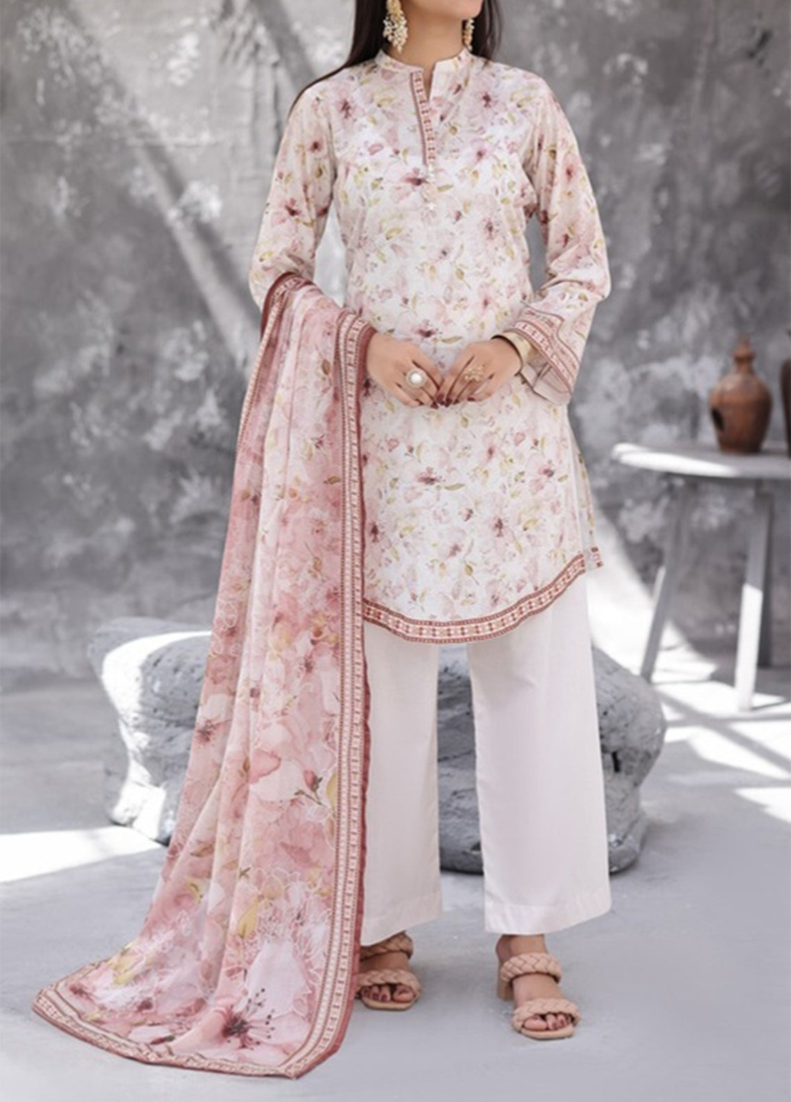 Maya By Aizal Printed Cambric 3 Piece Stitched Suit AL26MCV1 D-07 Maya By Aizal Printed Cambric 3 Piece Stitched Suit AL26MCV1 D-07
