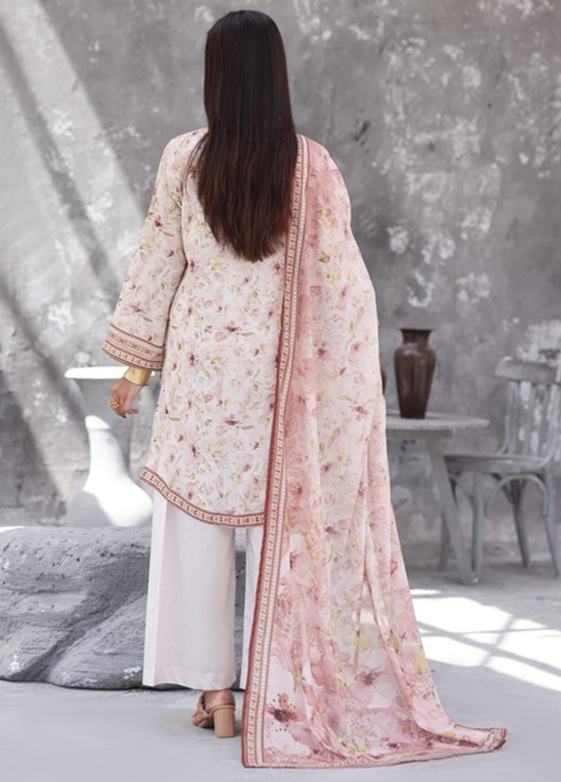 Maya By Aizal Printed Cambric 3 Piece Stitched Suit AL26MCV1 D-07 Maya By Aizal Printed Cambric 3 Piece Stitched Suit AL26MCV1 D-07
