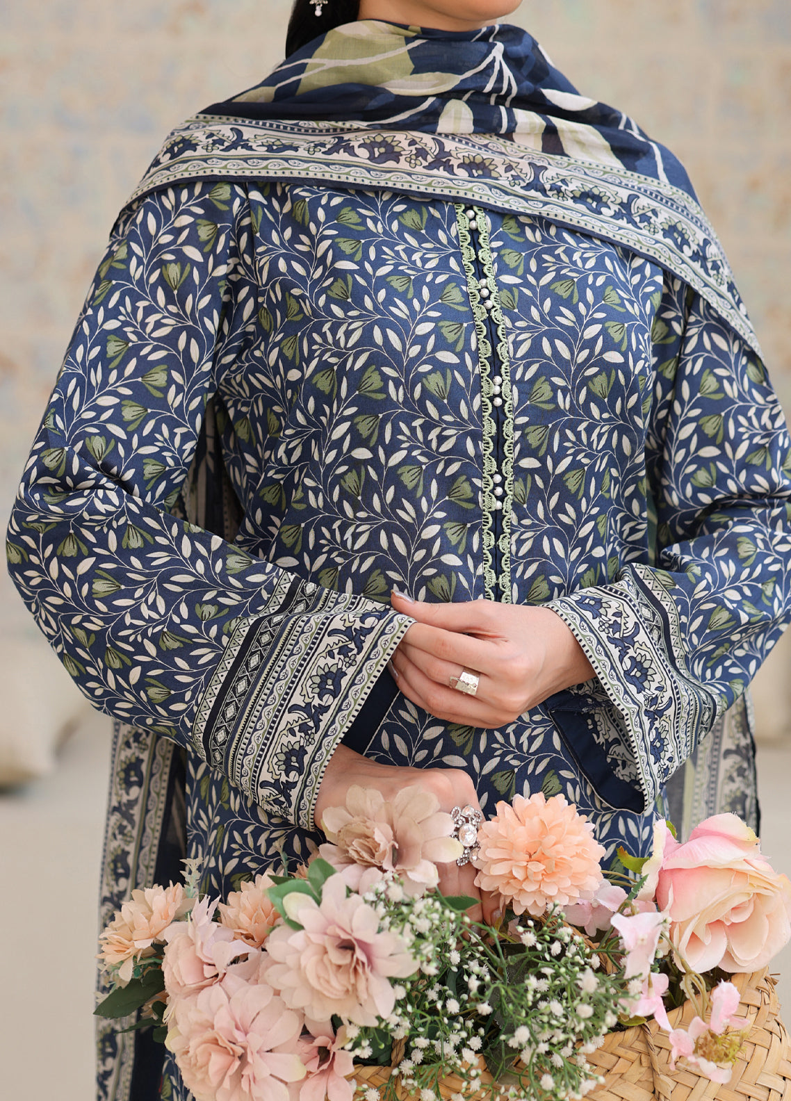 Maya By Aizal Printed Lawn 3 Piece Stitched Suit AL26MPV4 D-841 Maya By Aizal Printed Lawn 3 Piece Stitched Suit AL26MPV4 D-841
