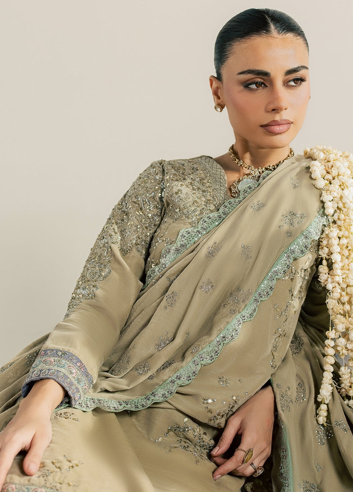 Maya By Nureh Luxury Embroidered Velvet 3 Piece Unstitched Suit NU26MV D-NW-132 Maya By Nureh Luxury Embroidered Velvet 3 Piece Unstitched Suit NU26MV D-NW-132