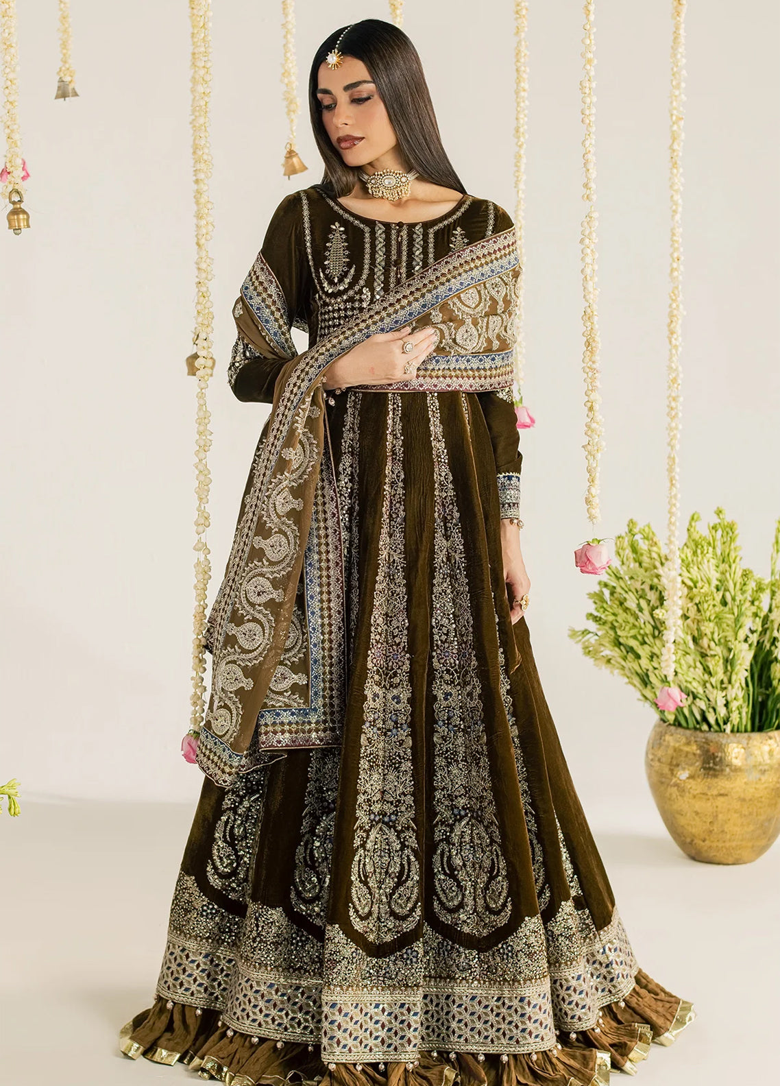 Maya By Nureh Luxury Embroidered Velvet 3 Piece Unstitched Suit NU26MV D-NW-133 Maya By Nureh Luxury Embroidered Velvet 3 Piece Unstitched Suit NU26MV D-NW-133