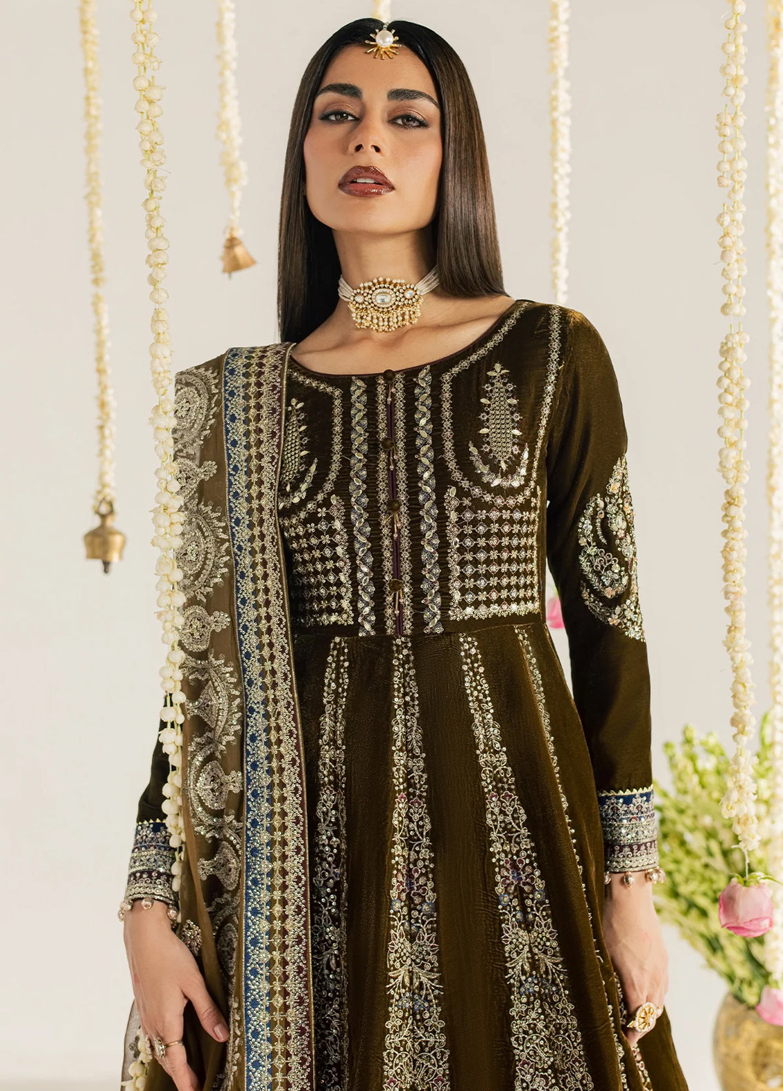 Maya By Nureh Luxury Embroidered Velvet 3 Piece Unstitched Suit NU26MV D-NW-133 Maya By Nureh Luxury Embroidered Velvet 3 Piece Unstitched Suit NU26MV D-NW-133