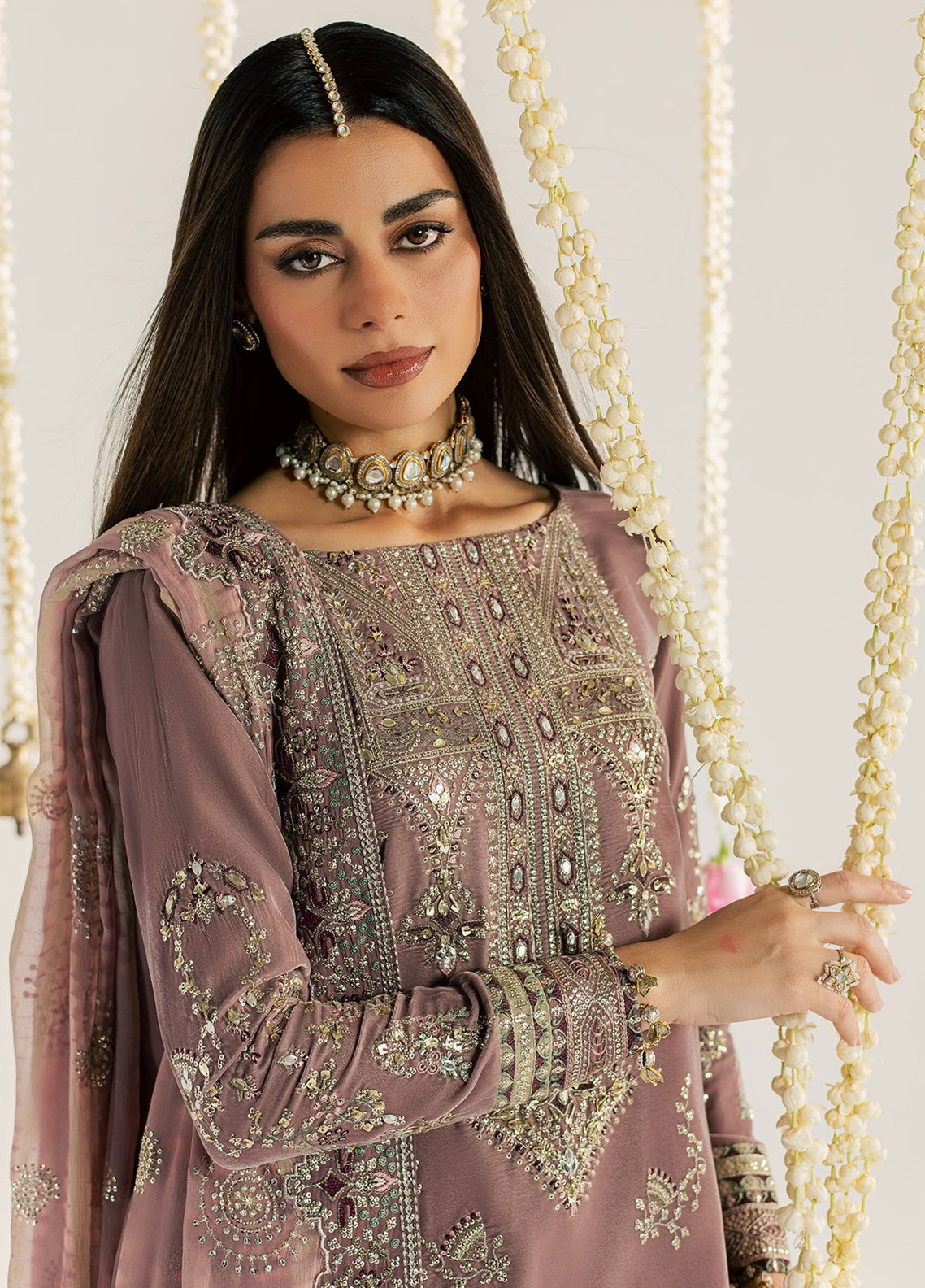 Maya By Nureh Luxury Embroidered Velvet 3 Piece Unstitched Suit NU26MV D-NW-135 Maya By Nureh Luxury Embroidered Velvet 3 Piece Unstitched Suit NU26MV D-NW-135