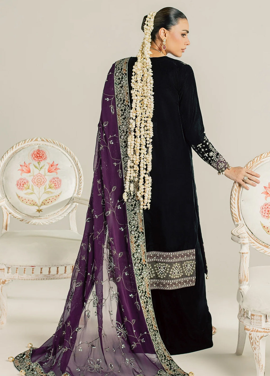 Maya By Nureh Luxury Embroidered Velvet 3 Piece Unstitched Suit NU26MV D-NW-136 Maya By Nureh Luxury Embroidered Velvet 3 Piece Unstitched Suit NU26MV D-NW-136