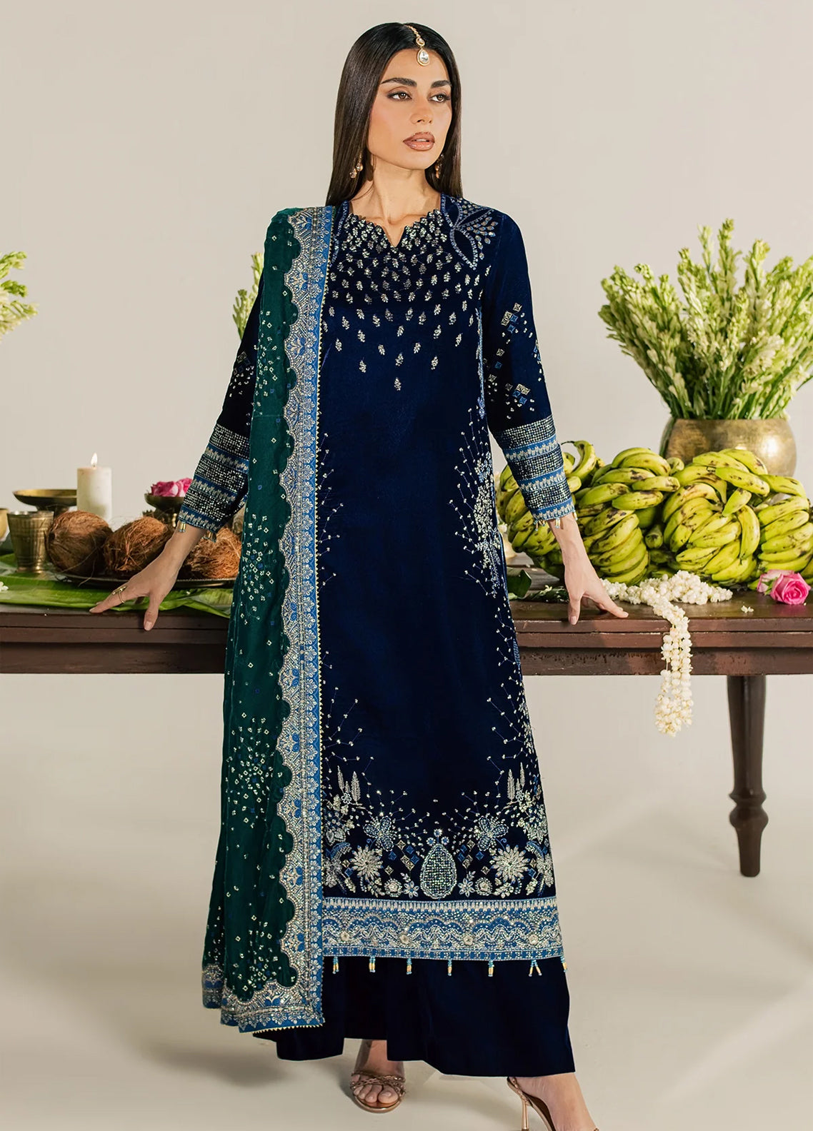 Maya By Nureh Luxury Embroidered Velvet 3 Piece Unstitched Suit NU26MV D-NW-137 Maya By Nureh Luxury Embroidered Velvet 3 Piece Unstitched Suit NU26MV D-NW-137