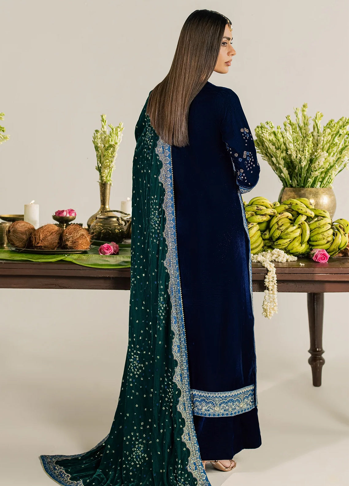 Maya By Nureh Luxury Embroidered Velvet 3 Piece Unstitched Suit NU26MV D-NW-137 Maya By Nureh Luxury Embroidered Velvet 3 Piece Unstitched Suit NU26MV D-NW-137