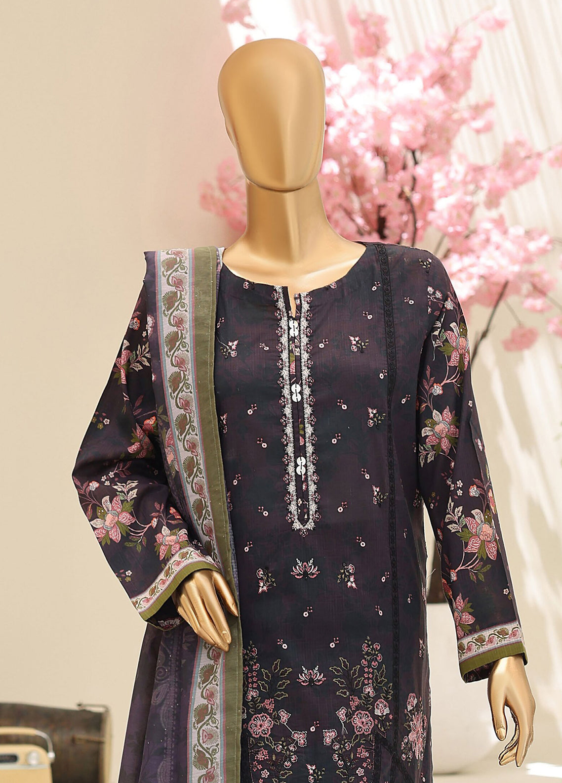 Mehak By HZ Textile Embroidered Slub Lawn 3 Piece Unstitched Suit HZ26MESLV3 D-3147 Mehak By HZ Textile Embroidered Slub Lawn 3 Piece Unstitched Suit HZ26MESLV3 D-3147