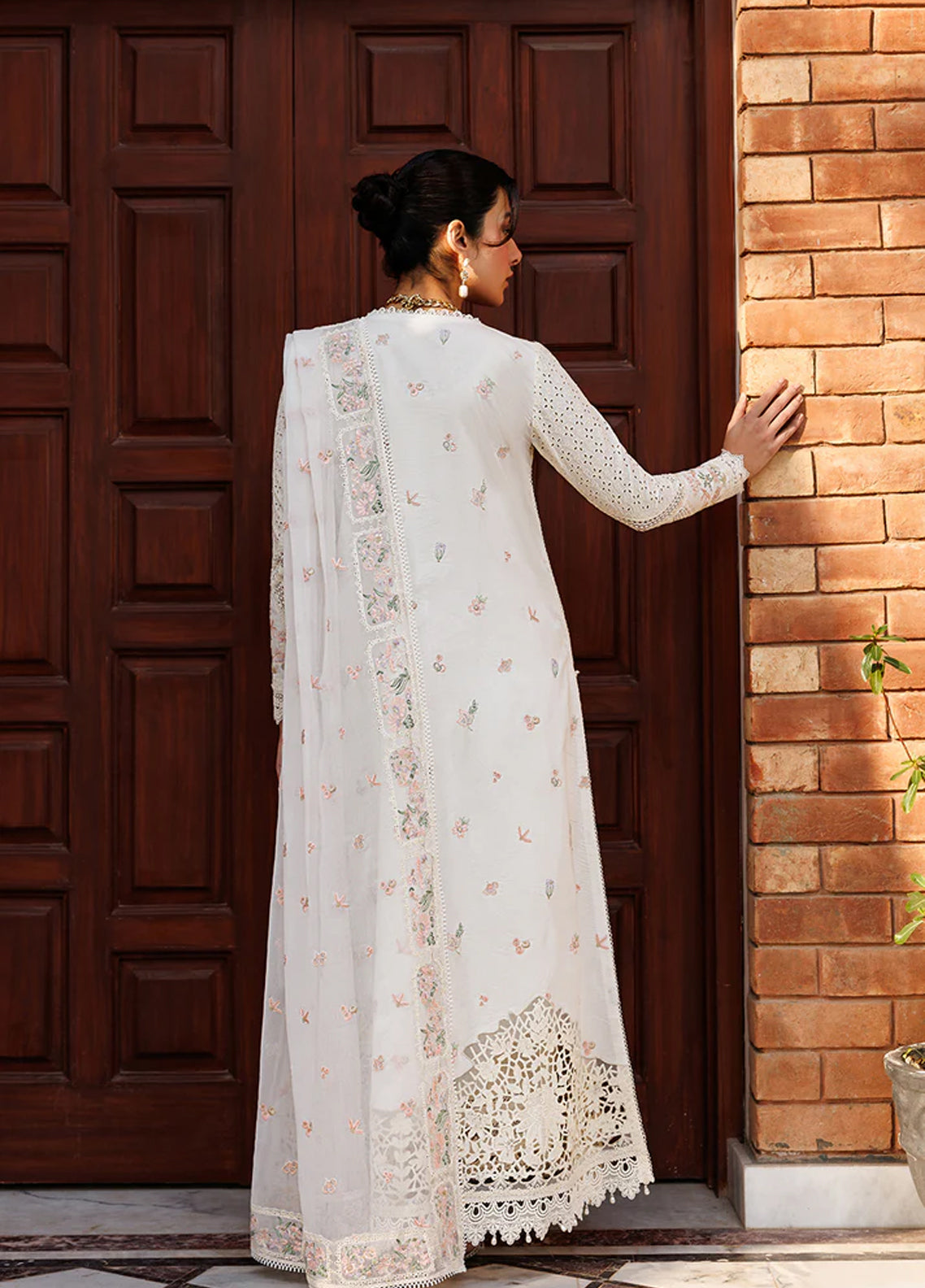 Mirabelle By Emaan Adeel Embroidered Lawn 3 Piece Unstitched Suit EA26MFLL D-SERAPH Mirabelle By Emaan Adeel Embroidered Lawn 3 Piece Unstitched Suit EA26MFLL D-SERAPH