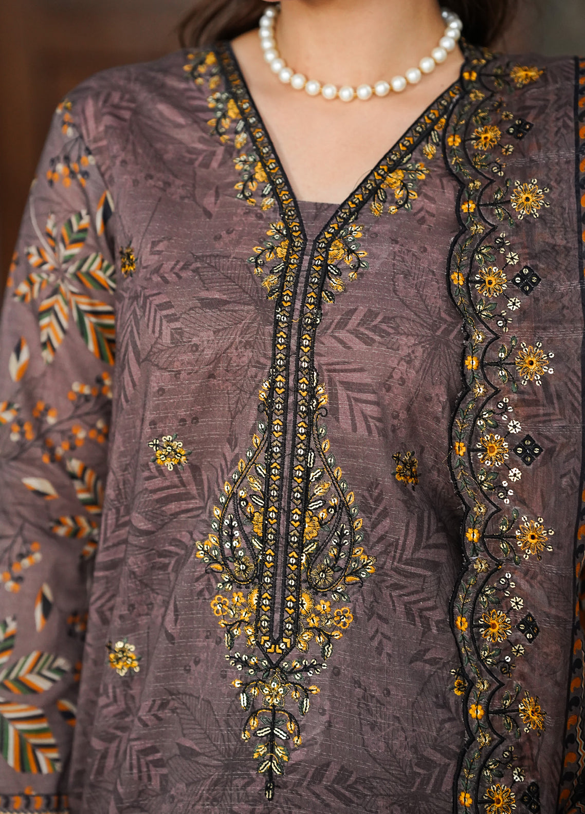 Misaal By VS Textile Embroidered Lawn 3 Piece Unstitched Suit VS26MEL D-573 Misaal By VS Textile Embroidered Lawn 3 Piece Unstitched Suit VS26MEL D-573