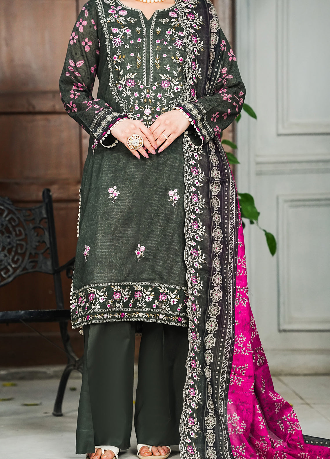 Misaal By VS Textile Embroidered Lawn 3 Piece Unstitched Suit VS26MEL D-575 Misaal By VS Textile Embroidered Lawn 3 Piece Unstitched Suit VS26MEL D-575