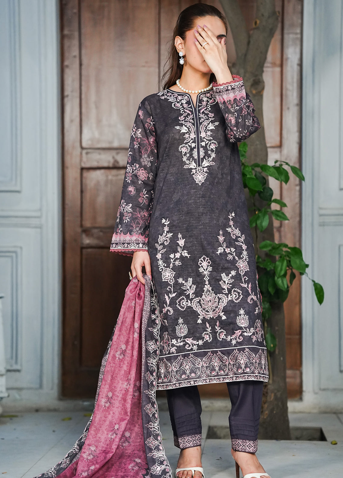 Misaal By VS Textile Embroidered Lawn 3 Piece Unstitched Suit VS26MEL D-578 Misaal By VS Textile Embroidered Lawn 3 Piece Unstitched Suit VS26MEL D-578