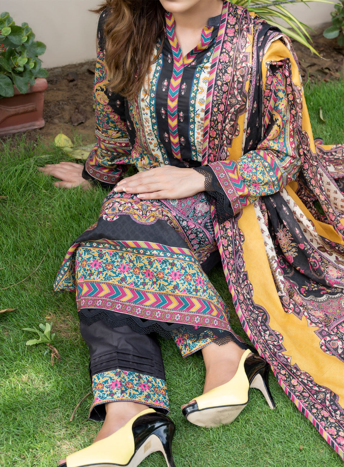 Misri By VS Textile Printed Lawn Suits Unstitched 3 Piece - VS24MPL 410 Misri By VS Textile Printed Lawn Suits Unstitched 3 Piece - VS24MPL 410