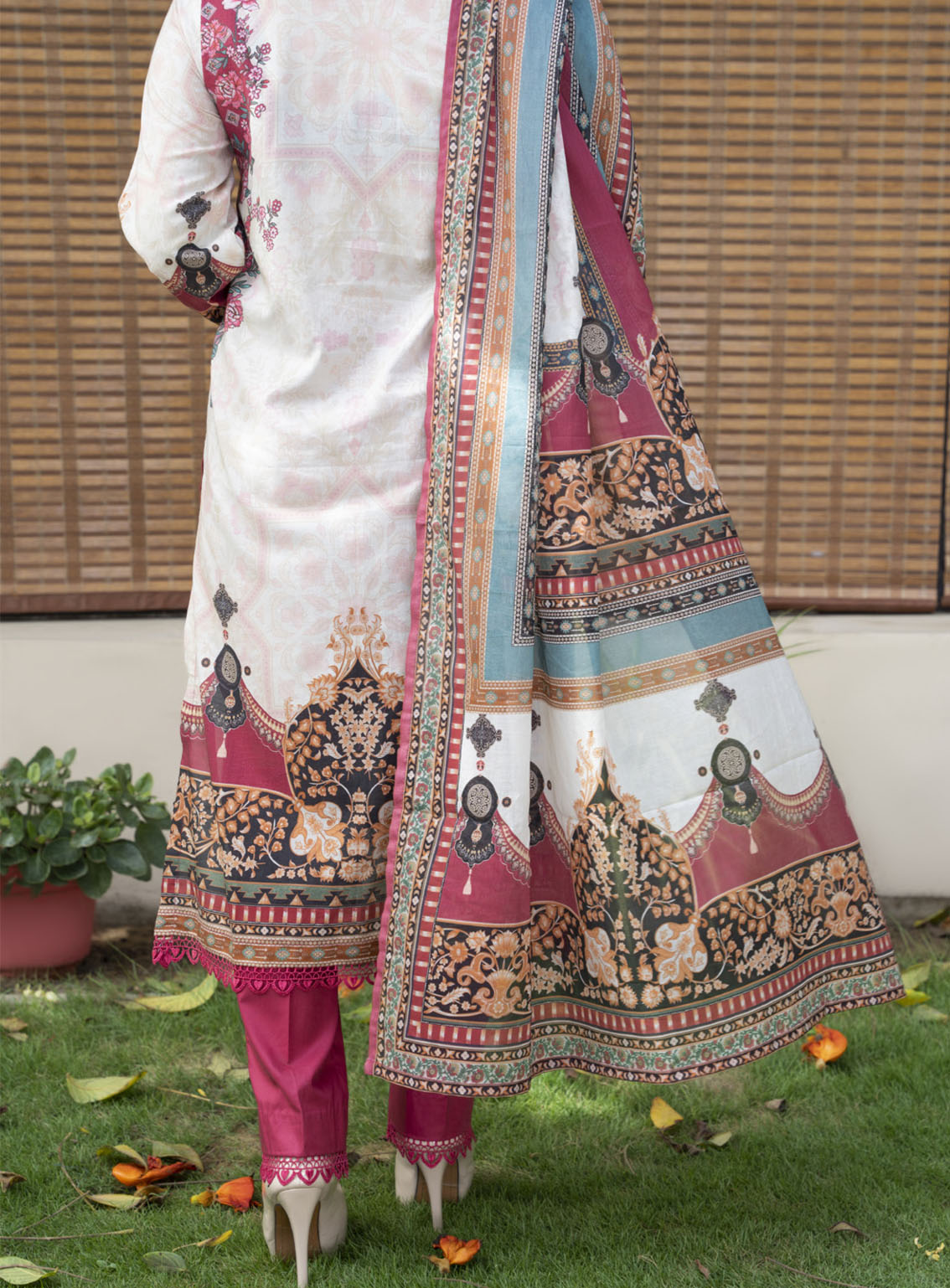 Misri By VS Textile Printed Lawn Suits Unstitched 3 Piece - VS24MPL 412 Misri By VS Textile Printed Lawn Suits Unstitched 3 Piece - VS24MPL 412