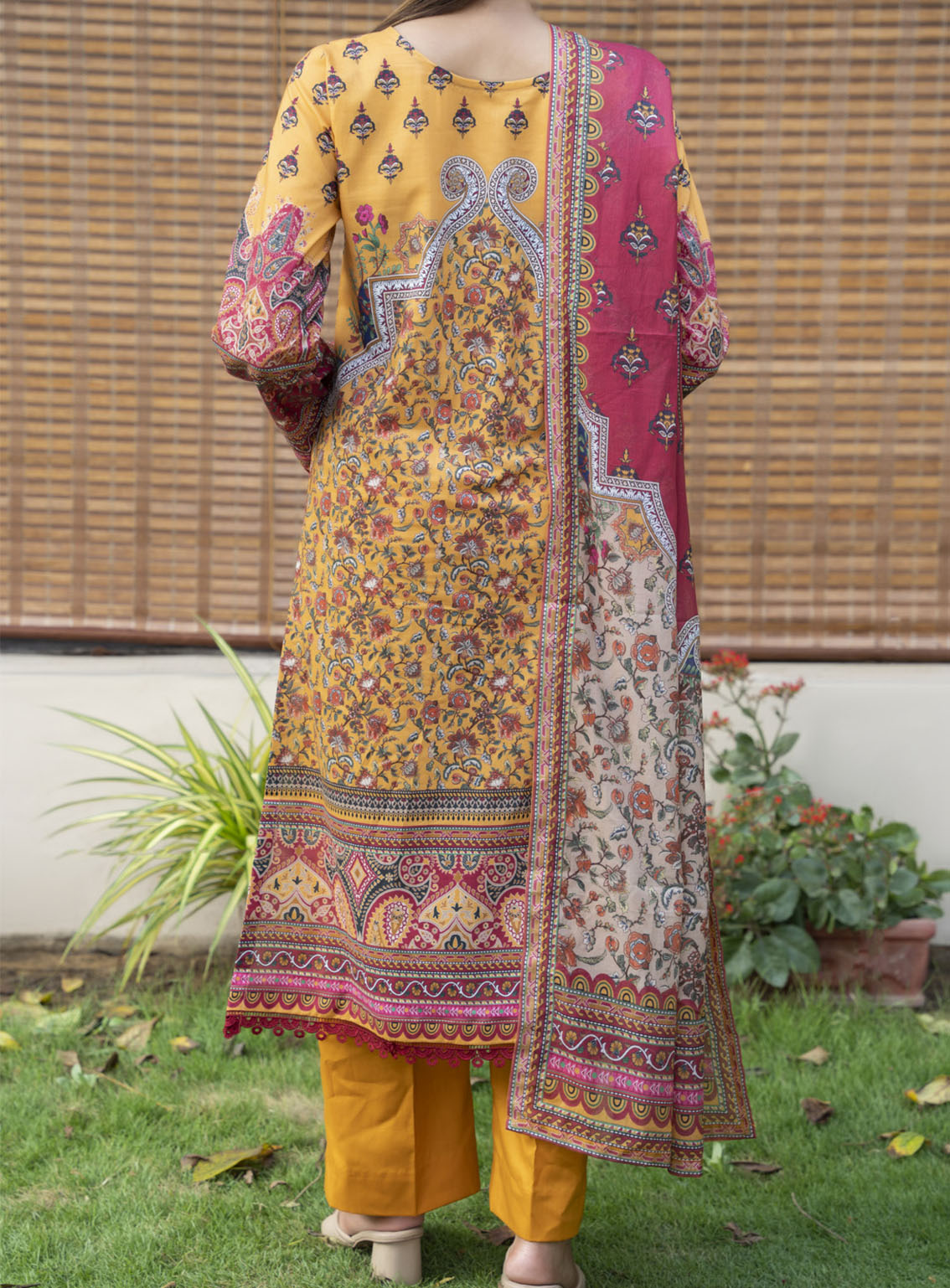 Misri By VS Textile Printed Lawn Suits Unstitched 3 Piece - VS24MPL 418 Misri By VS Textile Printed Lawn Suits Unstitched 3 Piece - VS24MPL 418