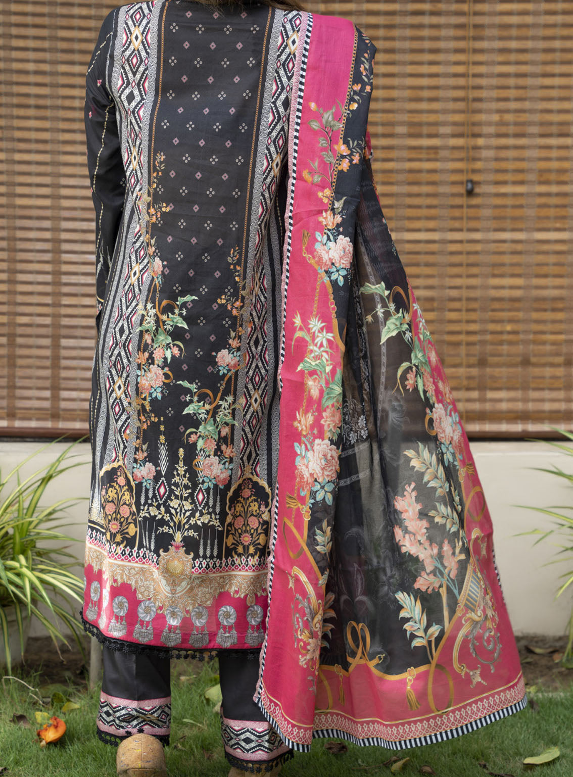 Misri By VS Textile Printed Lawn Suits Unstitched 3 Piece - VS24MPL 419 Misri By VS Textile Printed Lawn Suits Unstitched 3 Piece - VS24MPL 419